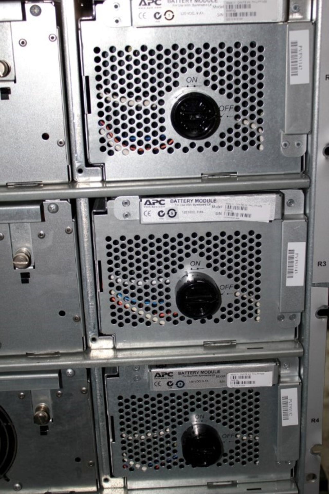 1 x APC Symmetra LX UPS (Uninterruptible Power Supply) - 16kVA Scalable to 16kVA N+1 Tower - - Image 9 of 13