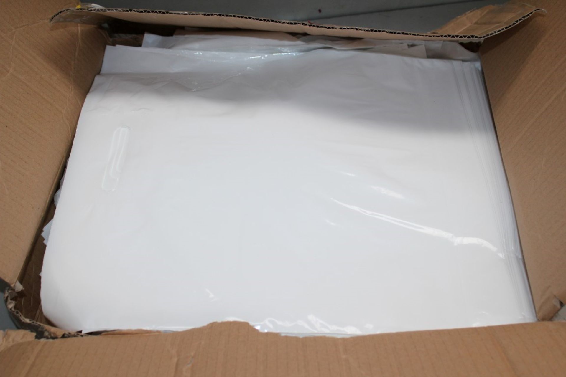 2 x Boxes Of White Carrier Bags  - A Total Of 2500 Bags - New, Unused Boxed Stock - Ref: JIM073 - - Image 2 of 6
