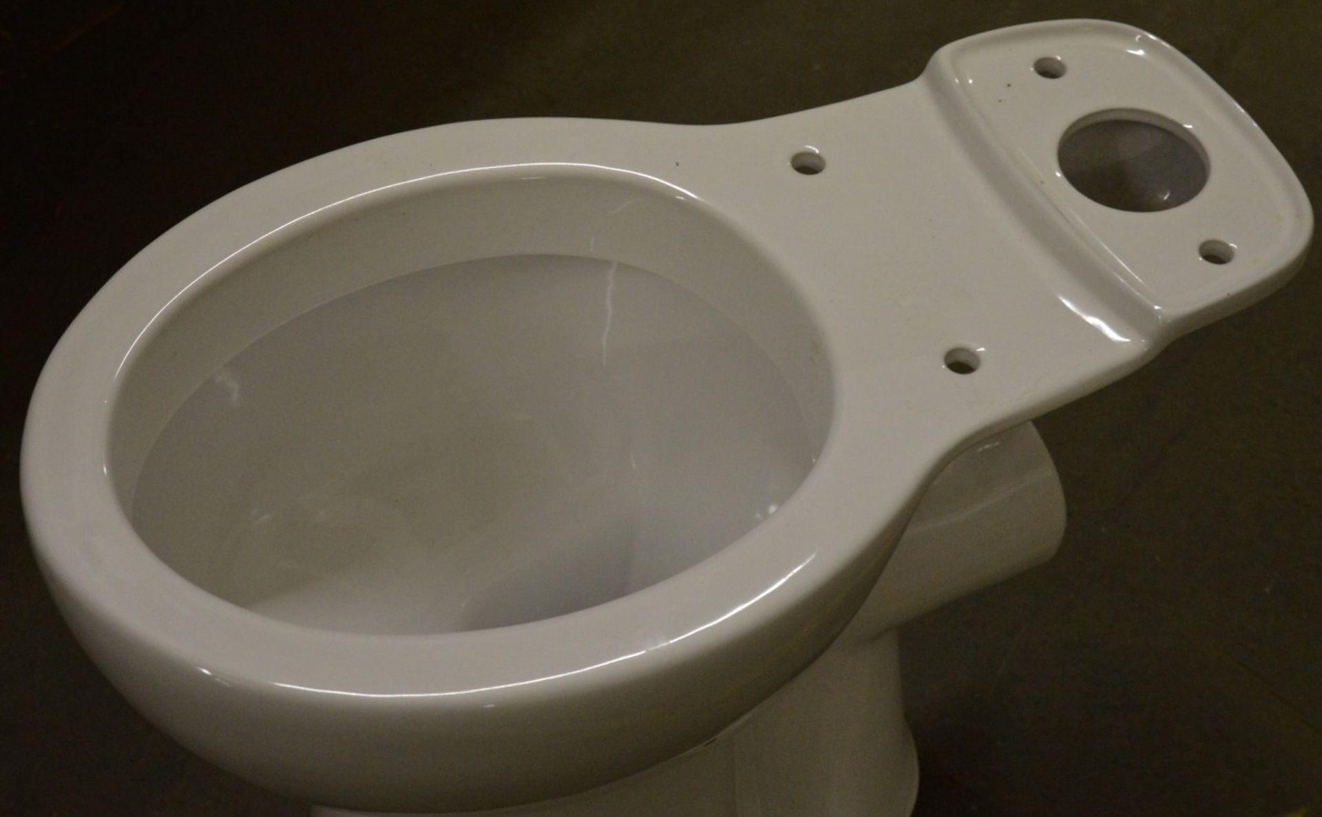 1 x Vogue Bathrooms DUNHILL Close Coupled Toilet Pan - P Trap - Brand New and Boxed - Seat Not - Image 2 of 3