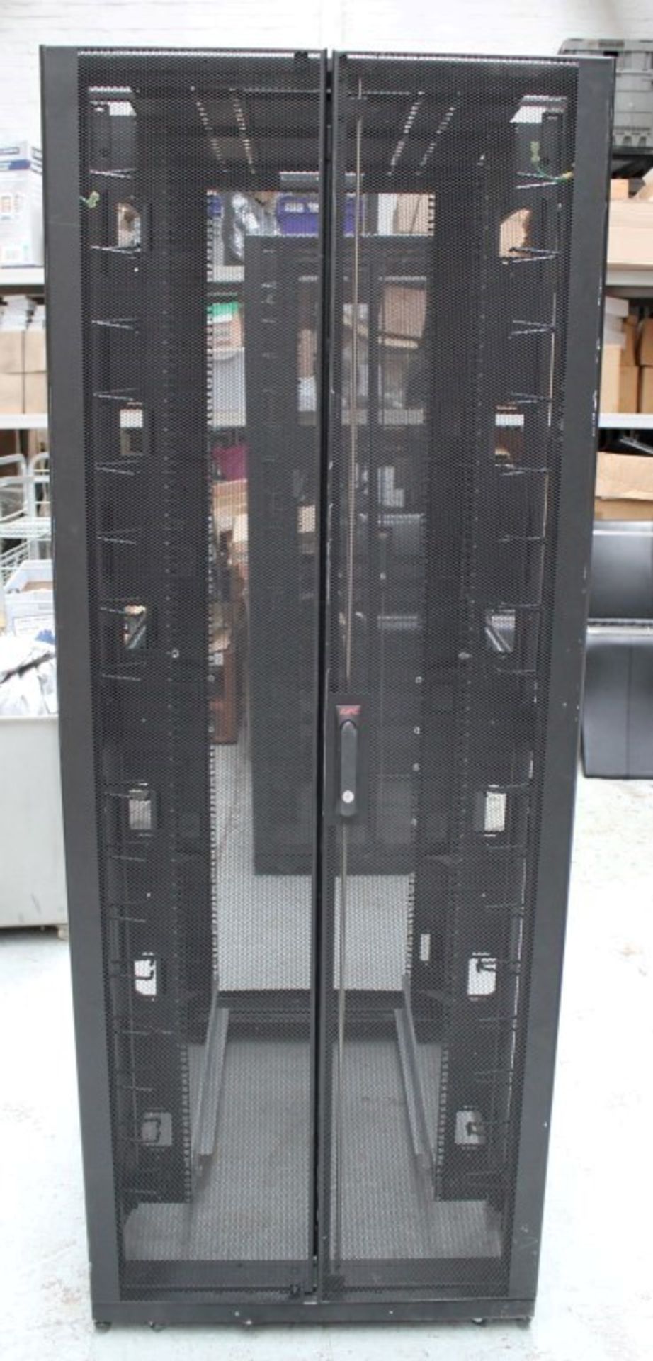 1 x APC Netshelter 42U Server Enclosure - AR3100 Black - Suitable For 19 Inch Compliant - Image 2 of 4