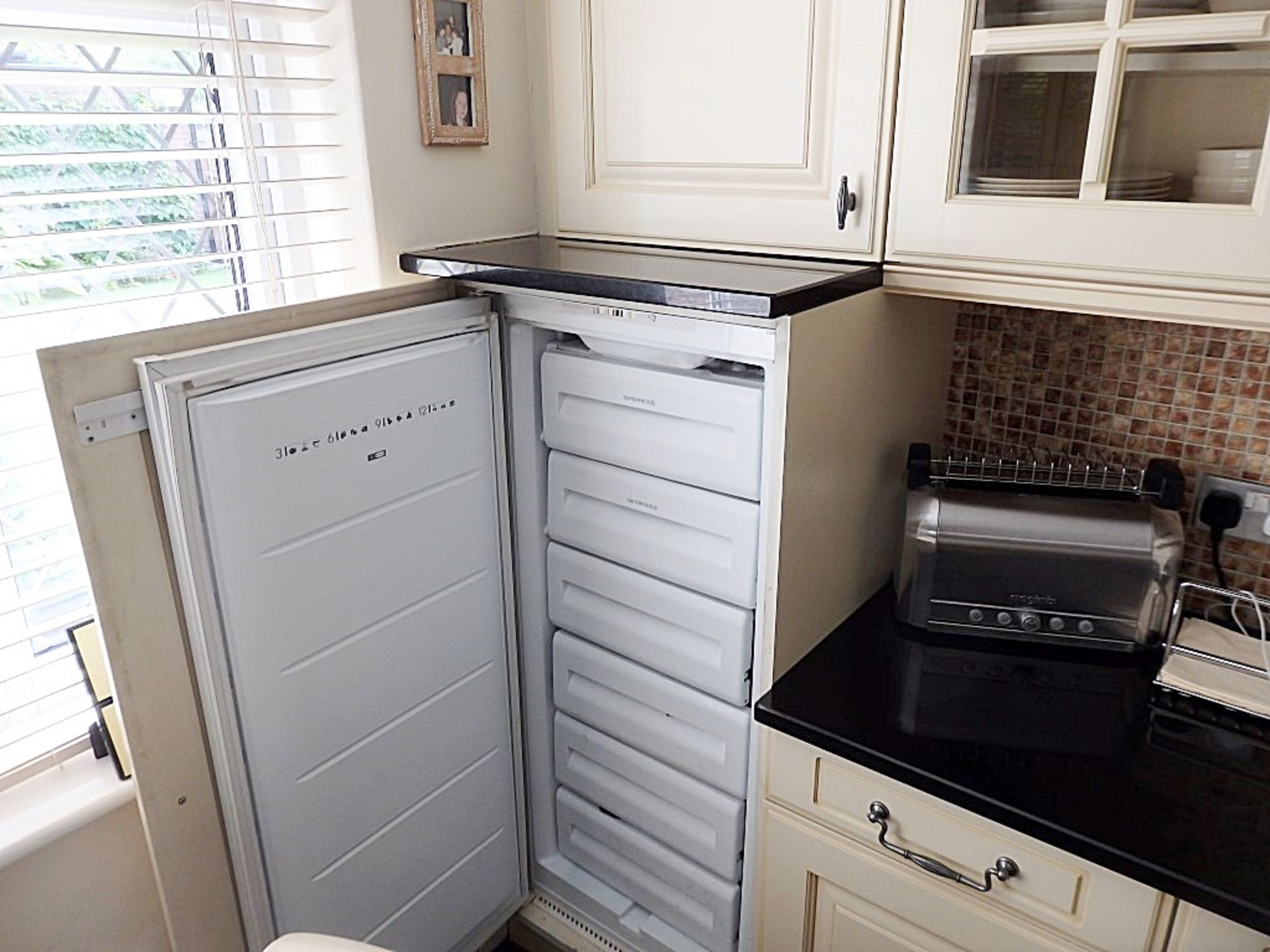 1 x Traditional Style Cream Kitchen With Luxurious Black Granite Worktops - Includes Freezer & - Image 20 of 31