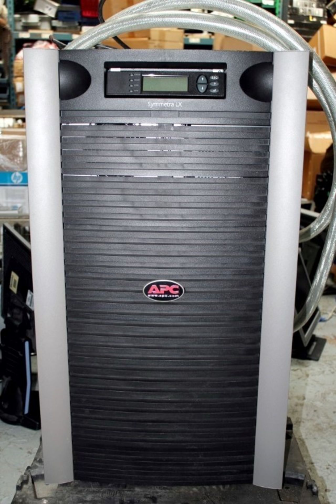 1 x APC Symmetra LX UPS (Uninterruptible Power Supply) - 16kVA Scalable to 16kVA N+1 Tower - - Image 7 of 13