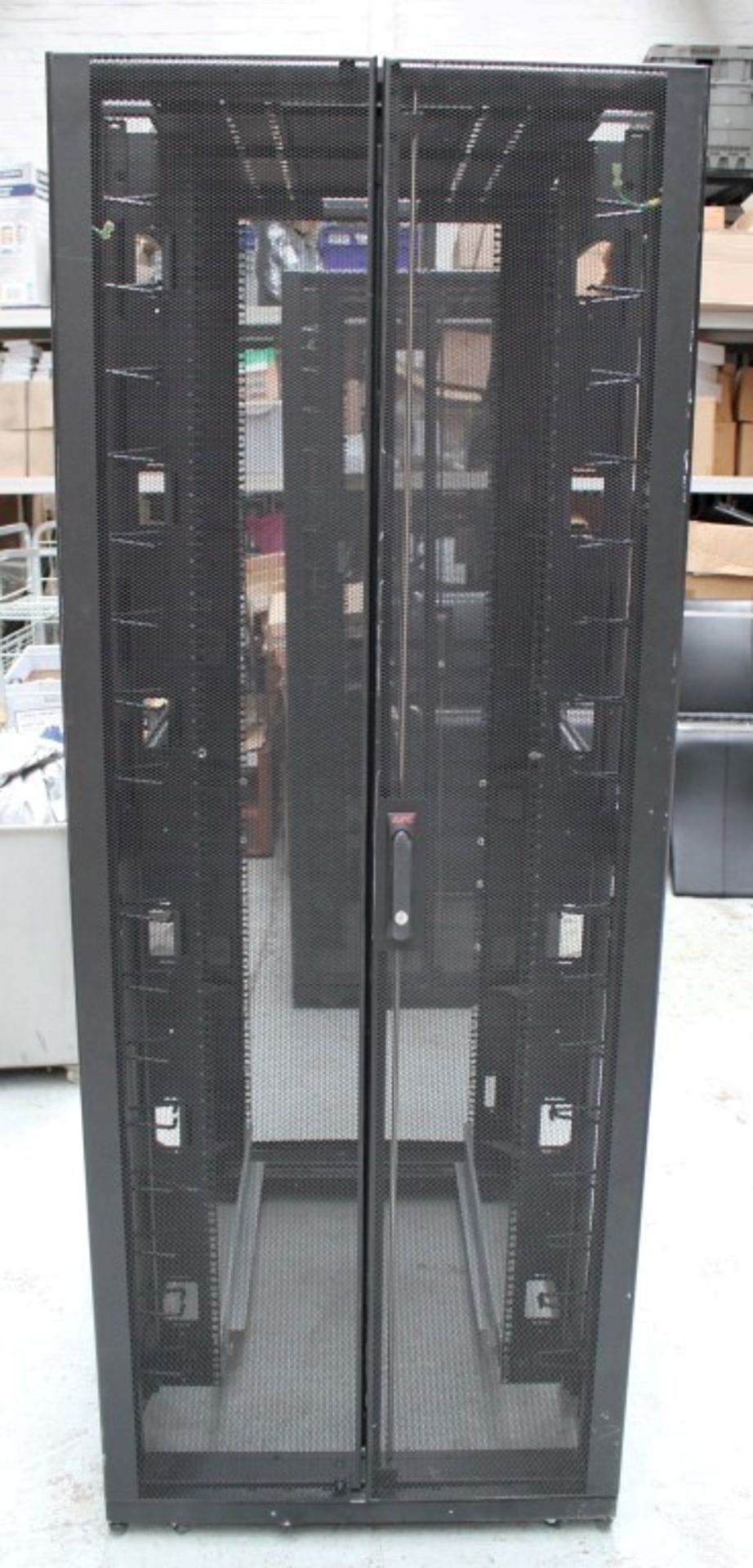 1 x APC Netshelter 42U Server Enclosure - AR3100 Black - Suitable For 19 Inch Compliant - Image 3 of 4