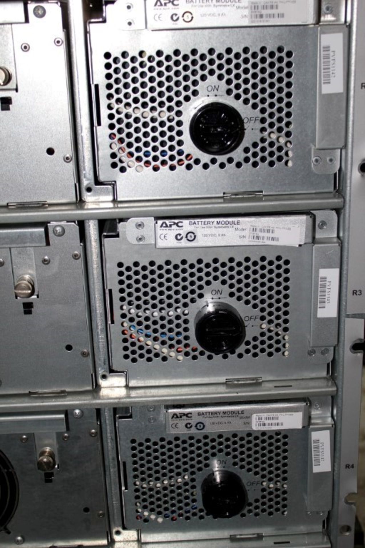 1 x APC Symmetra LX UPS (Uninterruptible Power Supply) - 16kVA Scalable to 16kVA N+1 Tower - - Image 8 of 13