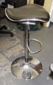 1 x Backless Gaslift Barbers Stool - PD046 - Sold As Seen - CL079 - Location: Leeds LS13Item Is