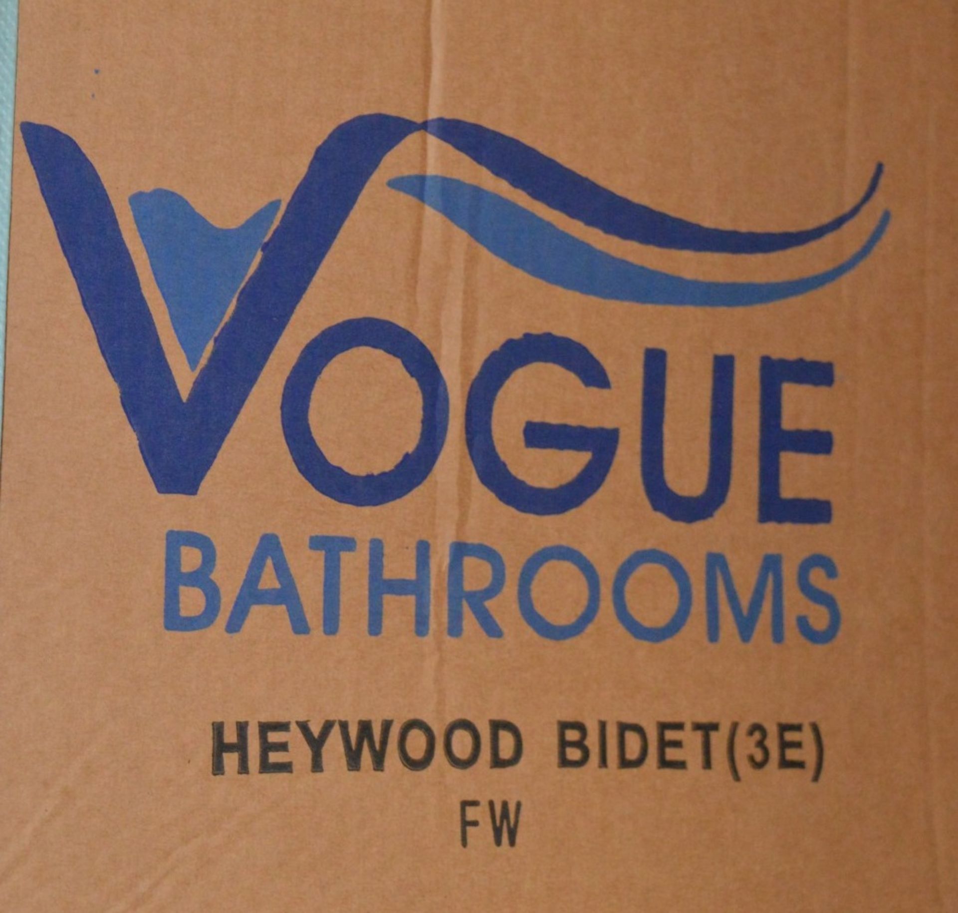 1 x Vogue Bathrooms HEYWOOD Single Tap Hole BIDET - Brand New and Boxed - High Quality White Ceramic - Image 2 of 3
