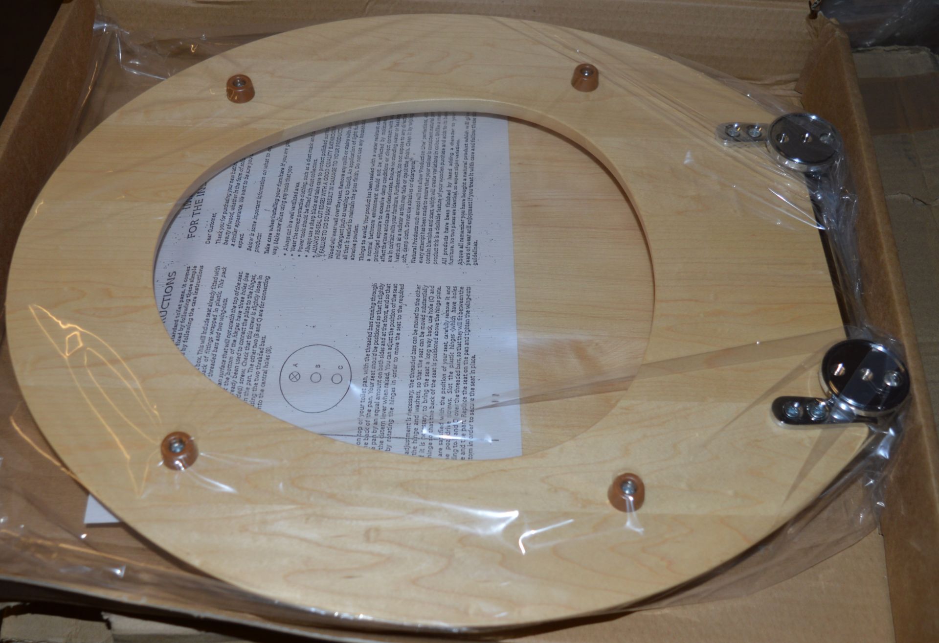 5 x Shaker Maple Wooden Toilet Seats With Chrome Fittings - Type VFM08 - High Quality Vogue - Image 3 of 5