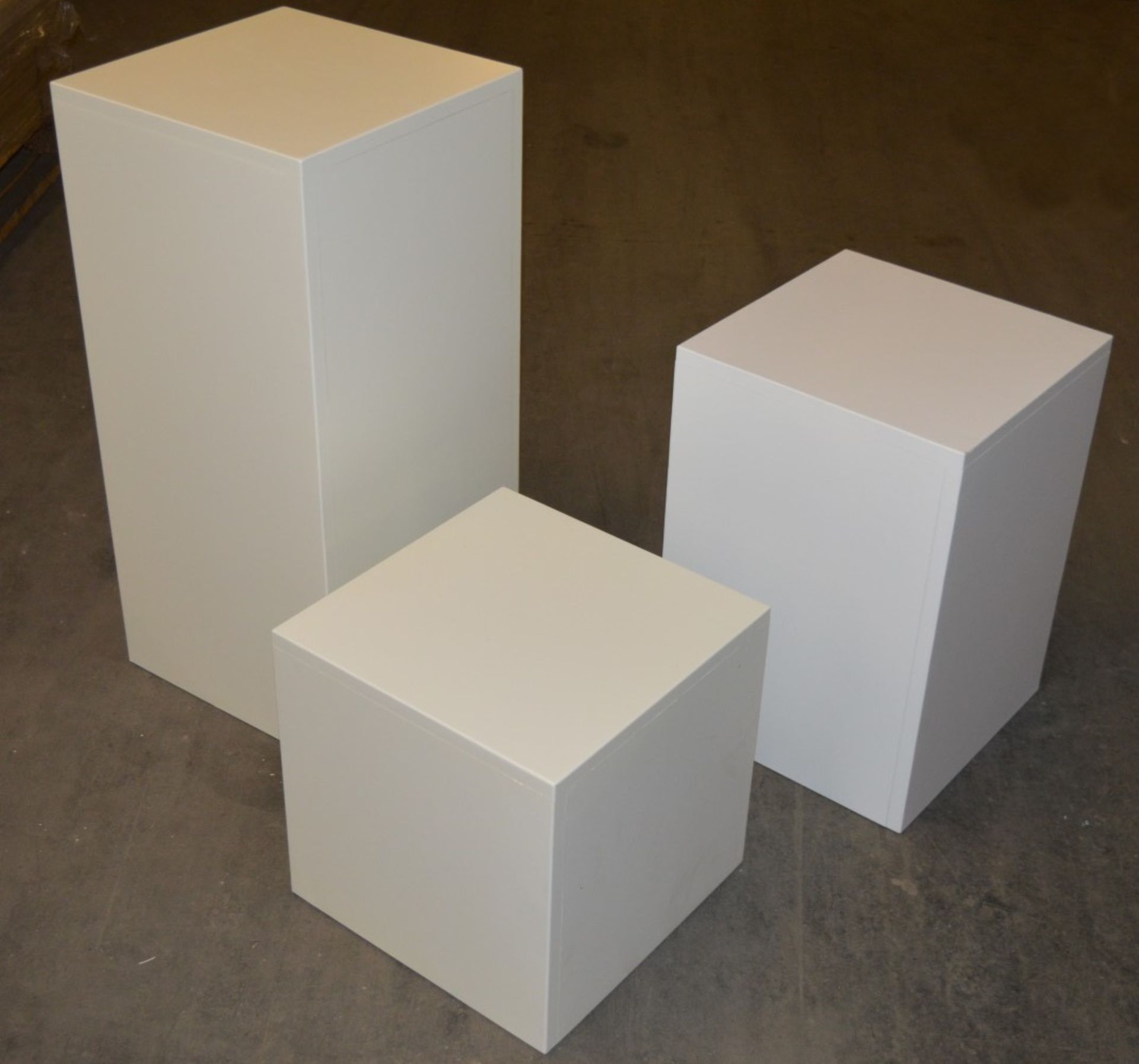 30 x Retail Store Exhibition Display Plinths - Gloss Whte - Unused Stock - In Four Various Heights - - Image 4 of 4