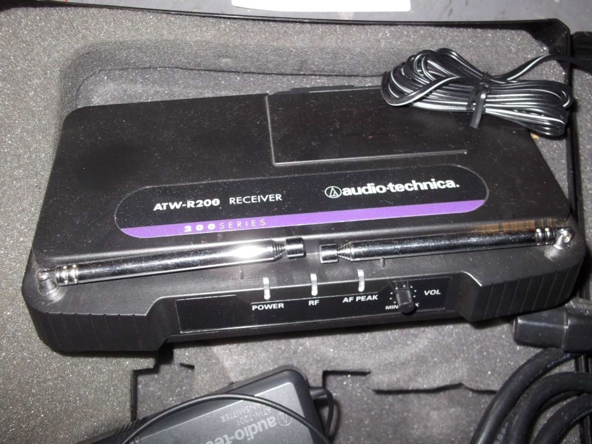 1 x Wireless Head Mic System - Pre-owned, One Previous Professional Owner - Transmitter Receiver, - Image 5 of 5