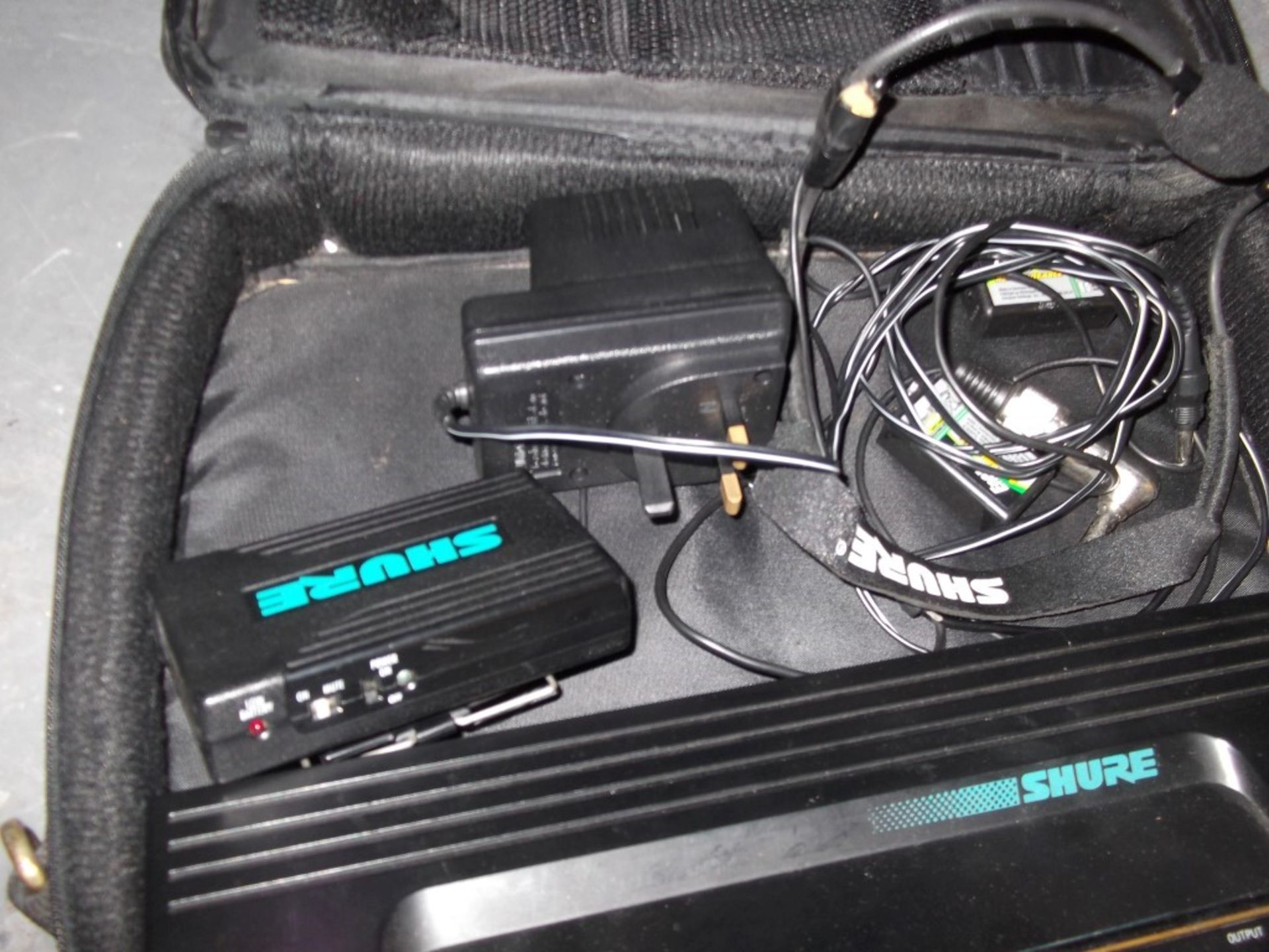 1 x Wireless Head Mic System - Pre-owned, One Previous Professional Owner - Transmitter Receiver, - Image 4 of 6