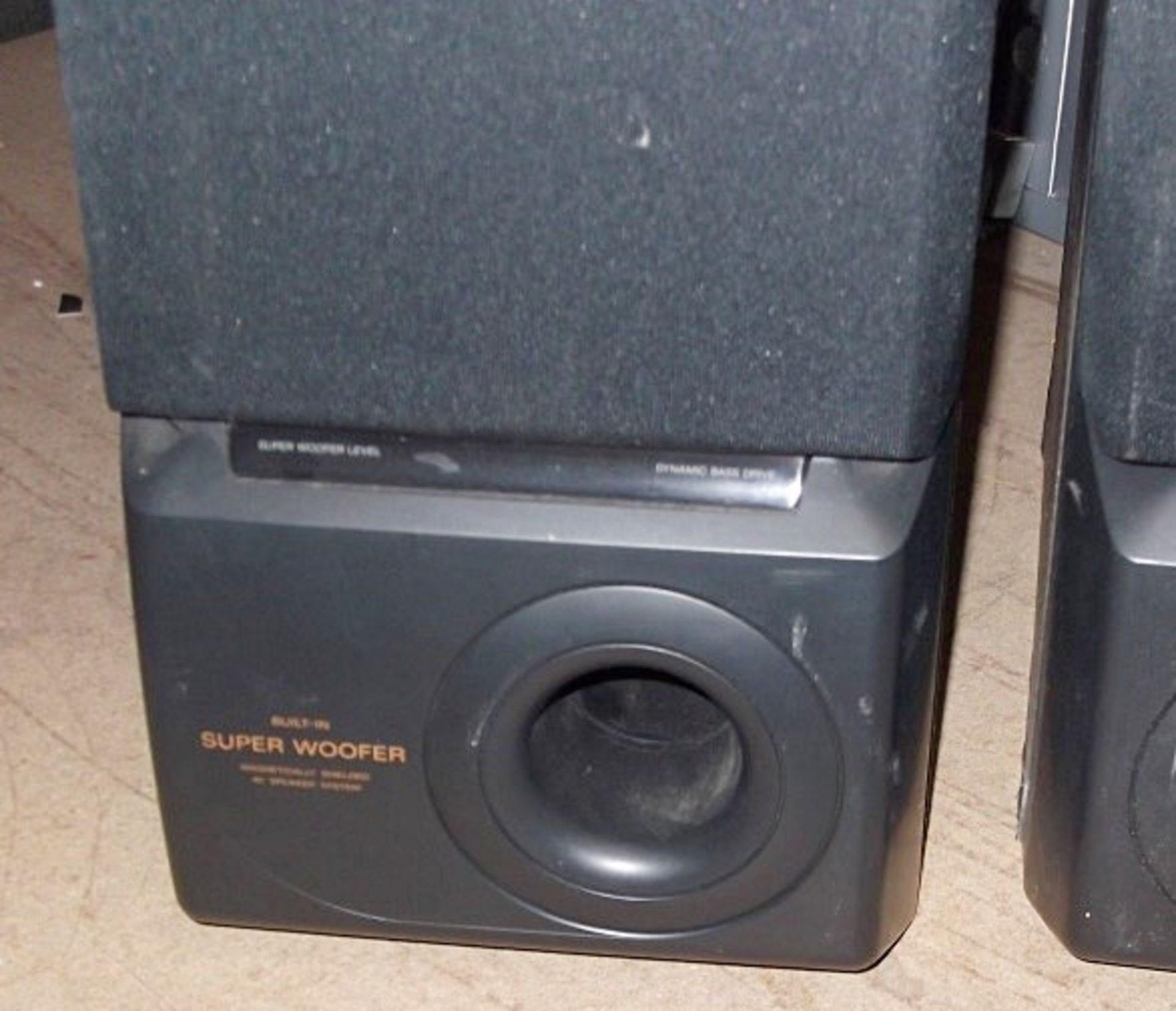 Set of 2 x Sony Speakers With Built-In Super Woofer - Model: SS-LB655AV- PD064 - CL079 - Location: - Image 2 of 6