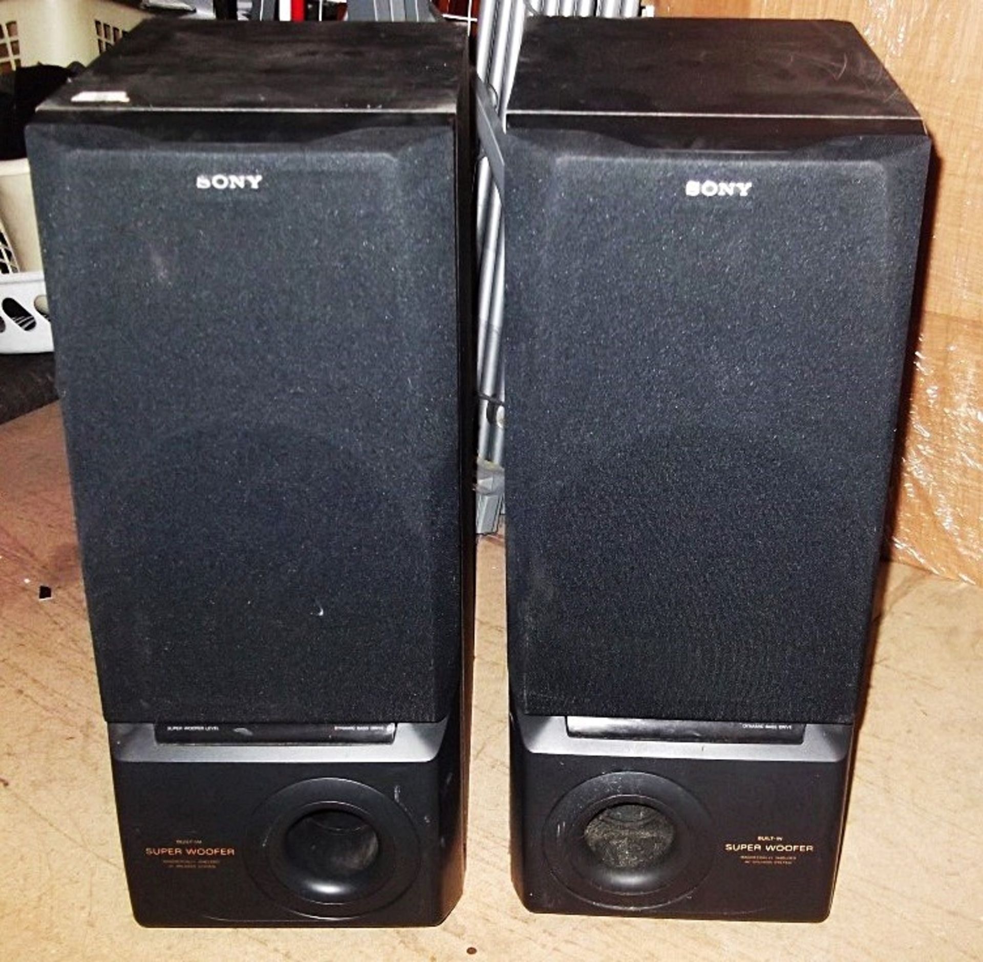 Set of 2 x Sony Speakers With Built-In Super Woofer - Model: SS-LB655AV- PD064 - CL079 - Location: