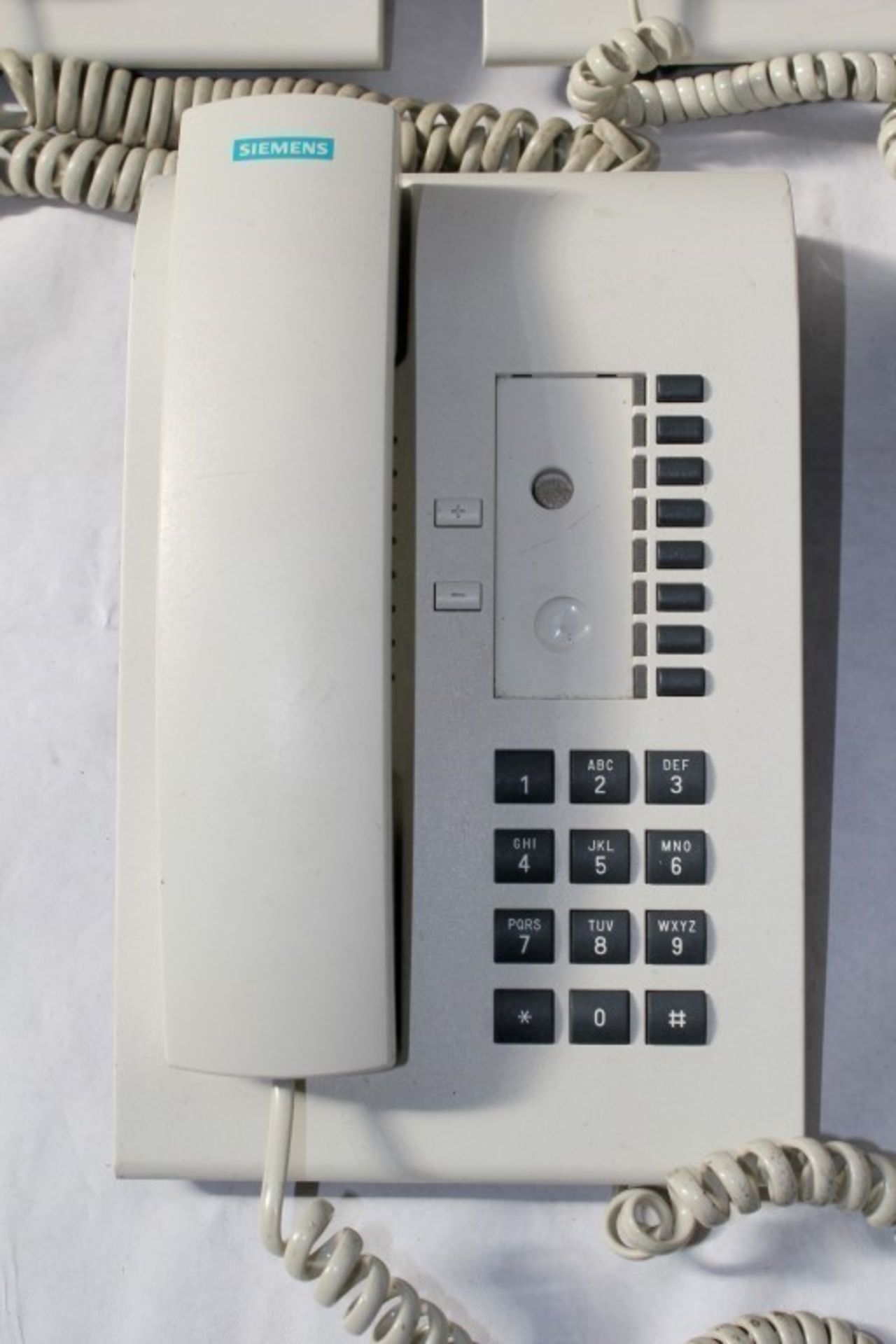 5 x Siemens Office Telephones in White - Models: 4 x Optiset E Basic & 1 x Optiset Entry Phone - All - Image 3 of 3