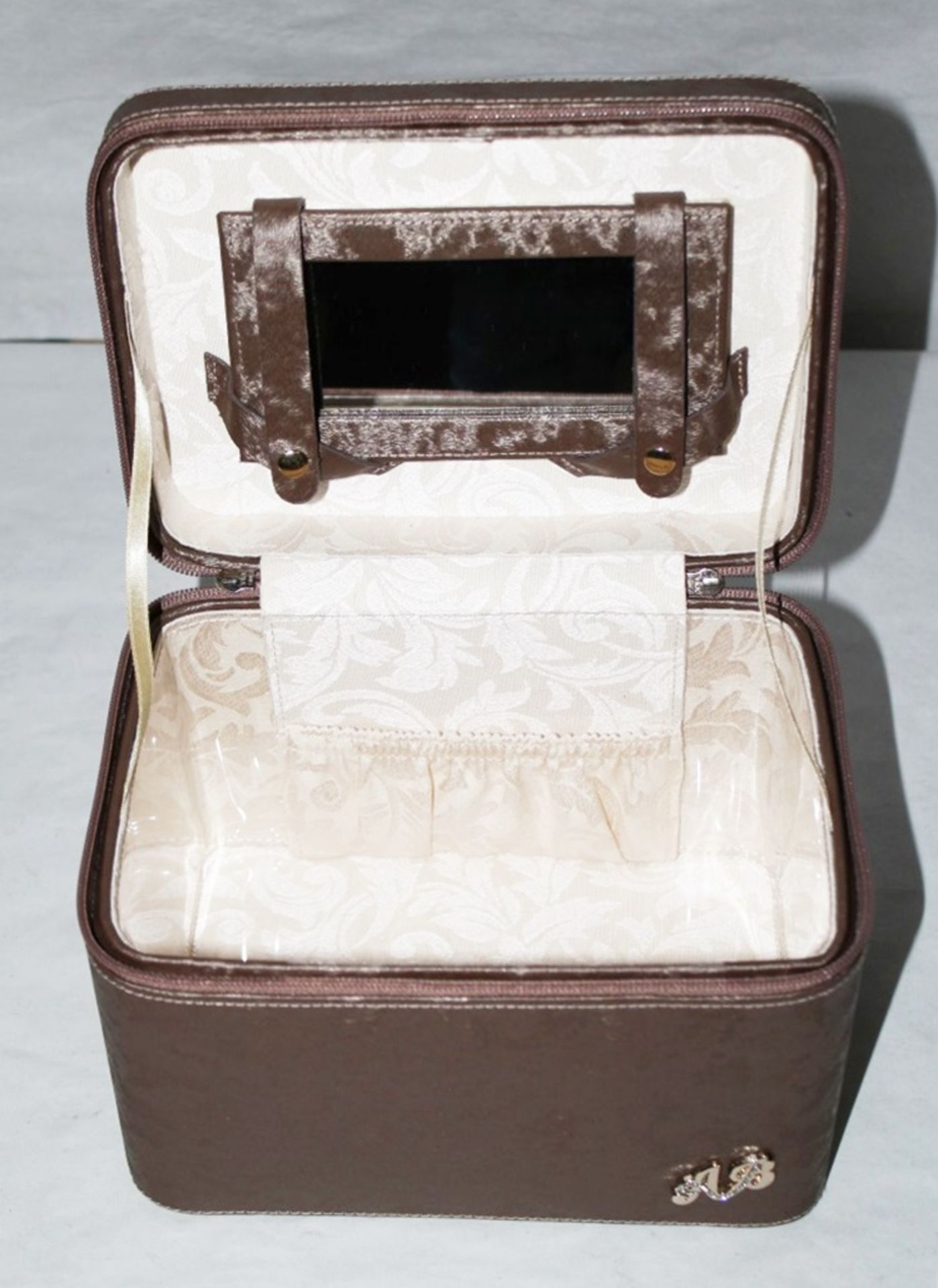 1 x "AB Collezioni" Italian Luxury Vanity Case (335) - Ref LT157  – With Removable Mirror - - Image 2 of 4