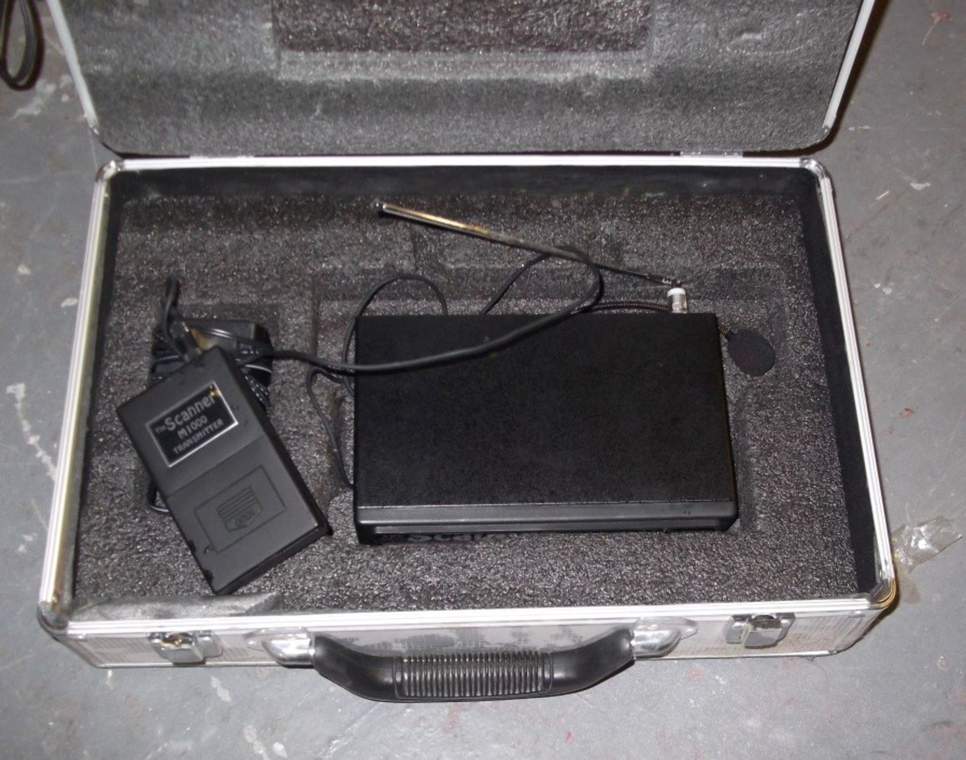 1 x Wireless Head Mic System - Pre-owned, One Previous Professional Owner - Transmitter Receiver, - Image 2 of 3