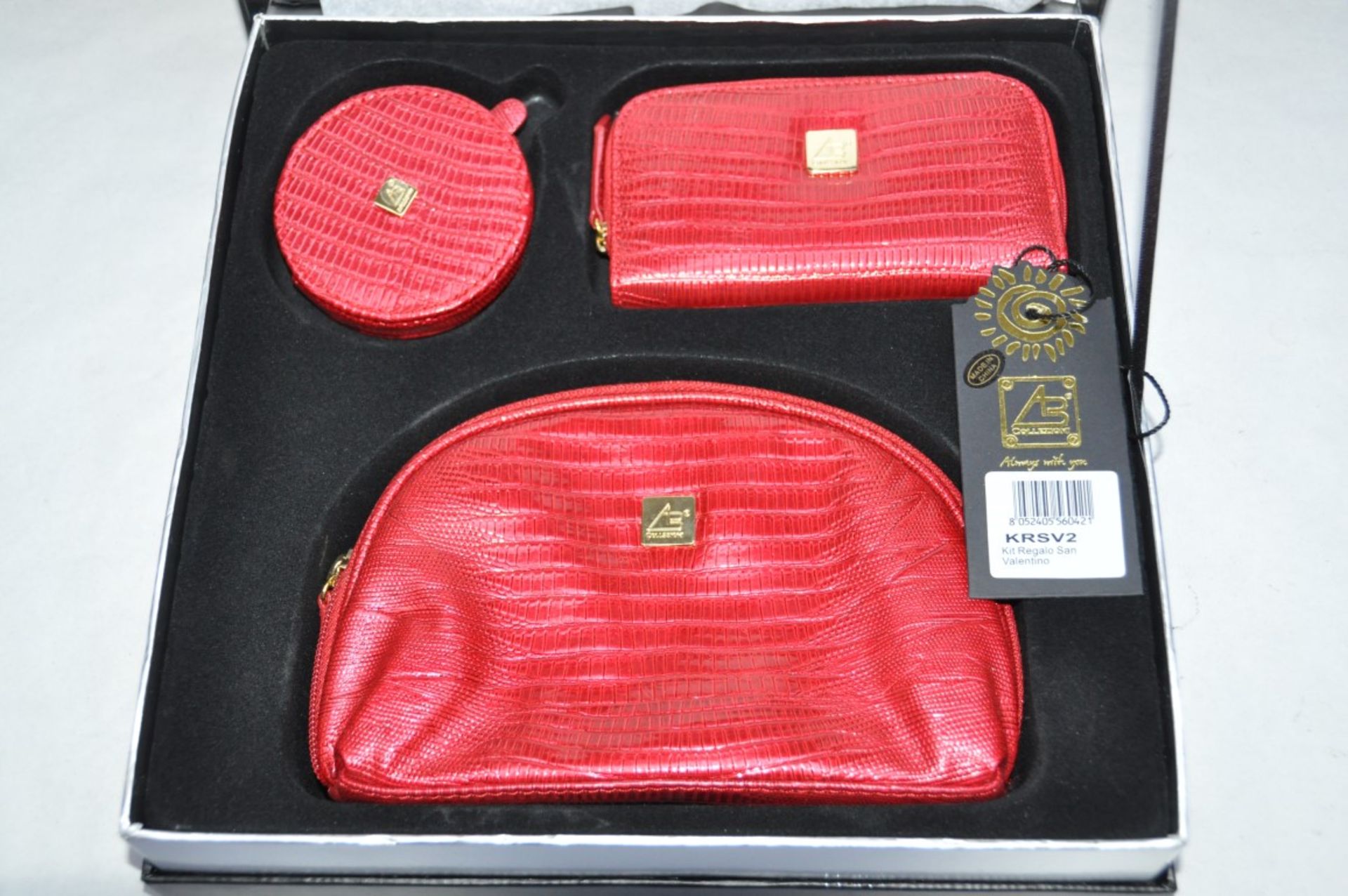1 x "AB Collezioni" Italian Genuine Leather-Bound Luxury 3-Peice Travelling Vanity Set In Red ( - Image 2 of 6