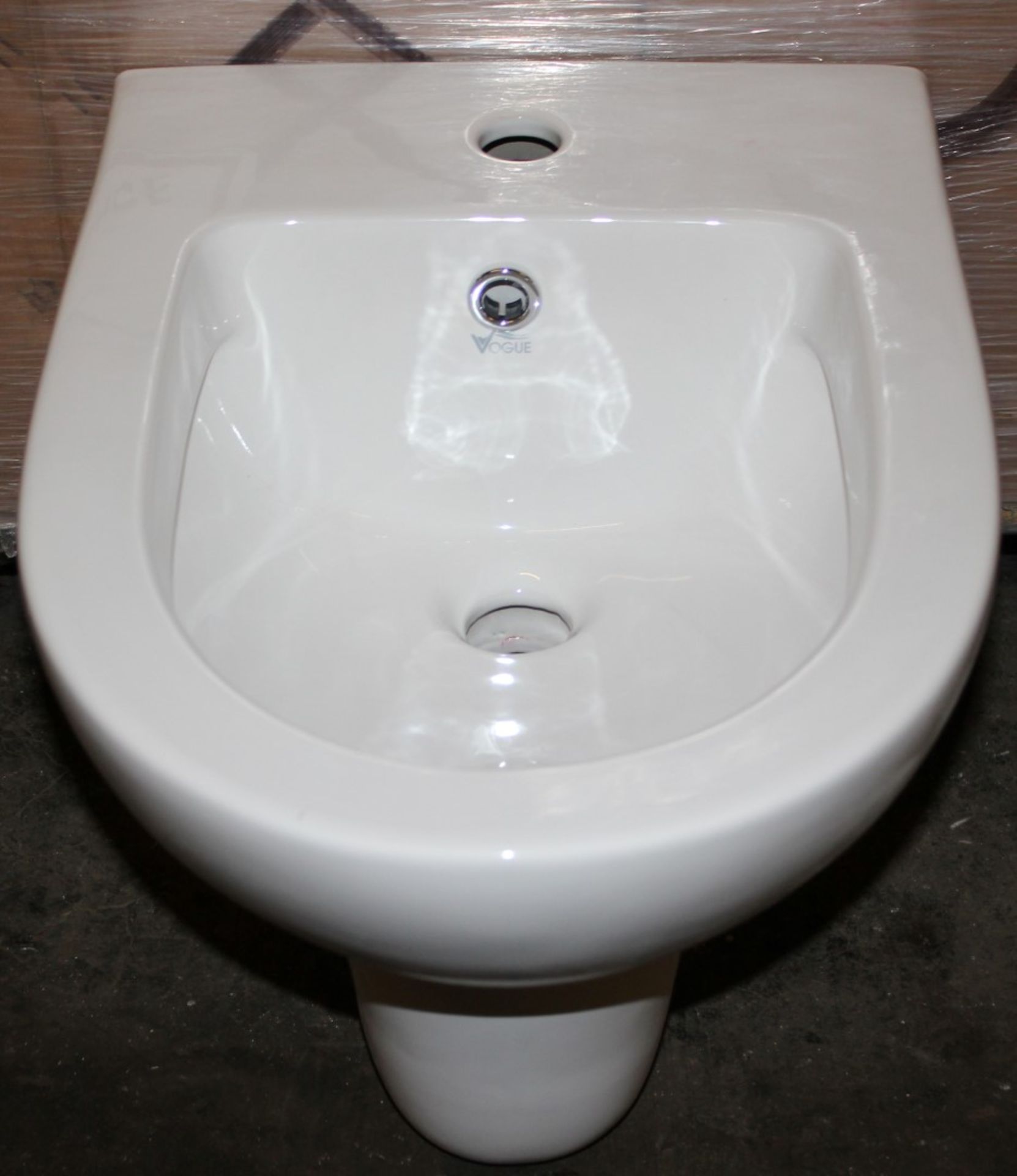 1 x Vogue Bathrooms KAMARA Single Tap Hole WALL HUNG BIDET - Brand New and Boxed - High Quality - Image 4 of 4