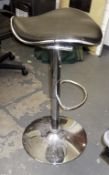 1 x Backless Gaslift Barbers Stool - PD046 - Sold As Seen - CL079 - Location: Leeds LS13  Item Is