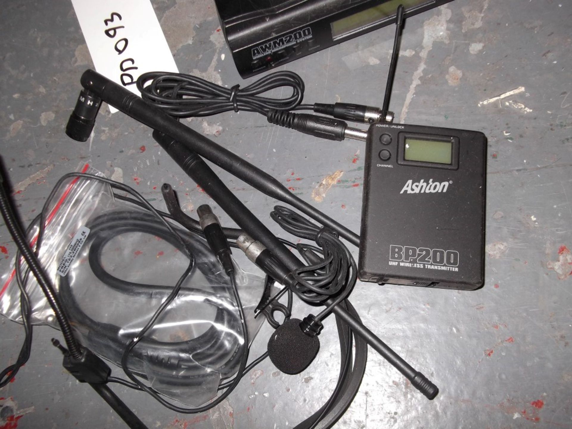 1 x Wireless Head Mic System - Pre-owned, One Previous Professional Owner - Transmitter Receiver, - Image 2 of 3