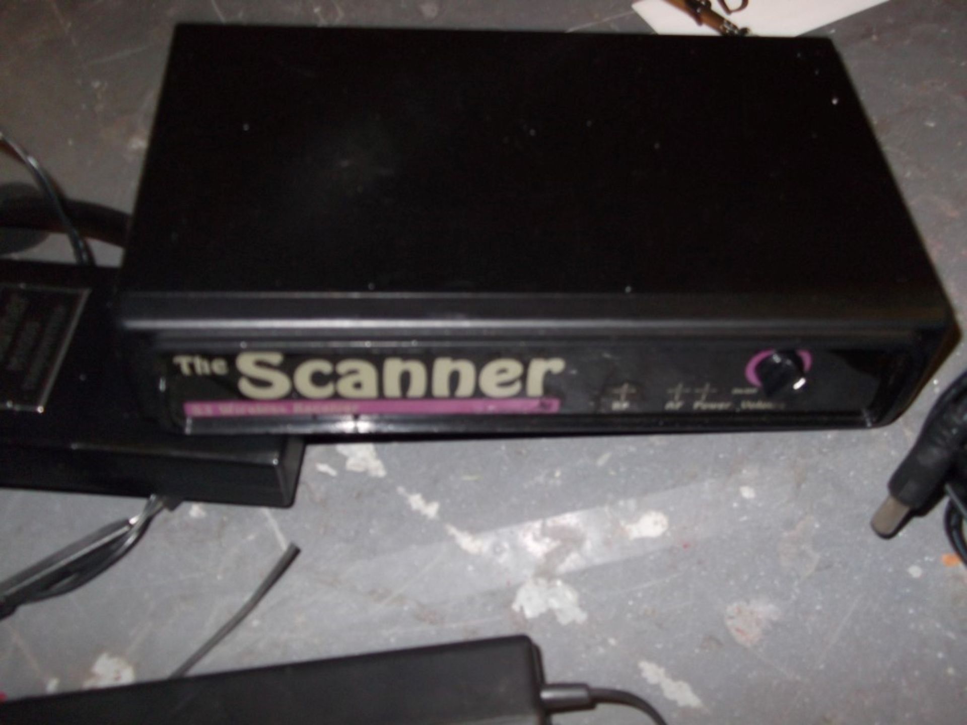 1 x Wireless Head Mic System - Pre-owned, One Previous Professional Owner - Transmitter Receiver, - Image 3 of 3