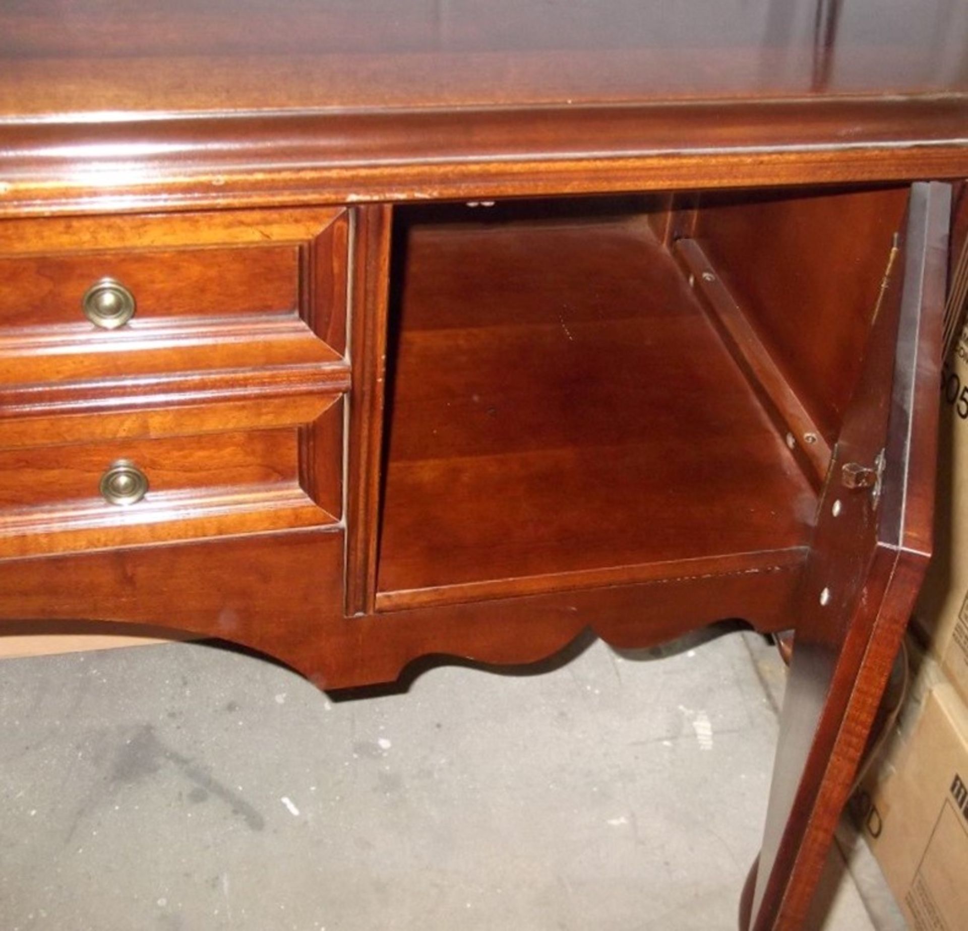 1 x Large Solid Wood Sideboard - American Made By Bassett - 2-Door / 2-Drawer - Dimensions: L150 x - Image 7 of 10