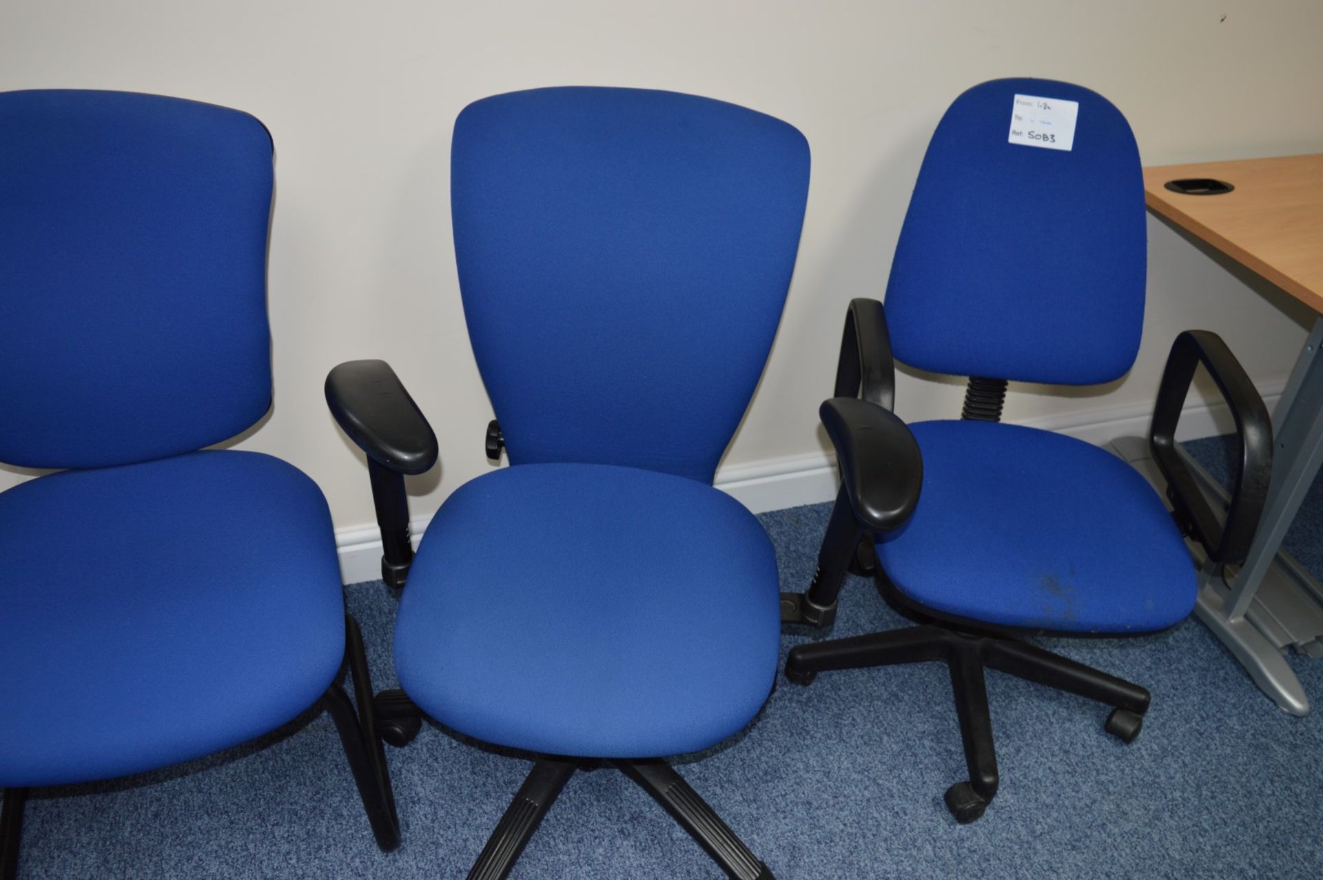 4 x Various Office Chairs - Includes Reception and Swivel Chairs - CL300 - Ref S083 - Location: - Image 3 of 3