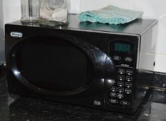 1 x Delonghi 800w Microwave Oven - Black Finish - CL300 - Ref S013 - Location: Swindon, Wiltshire,