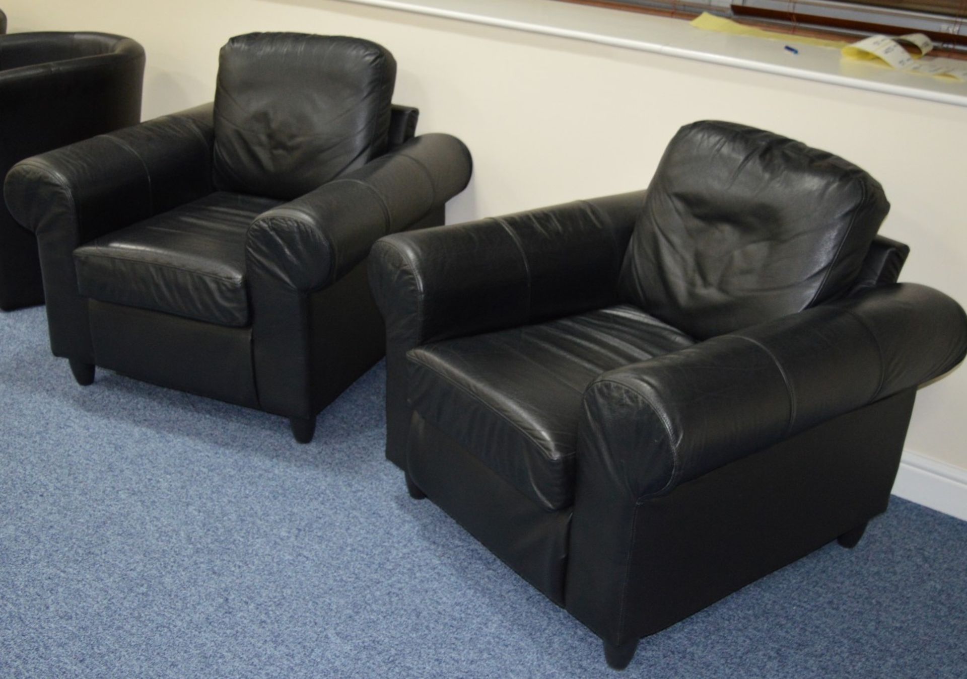 2 x Black Leather Armchairs - Contemporary Voluptuous Chairs in Black Leather - H85 x W94 x D86 - Image 4 of 5