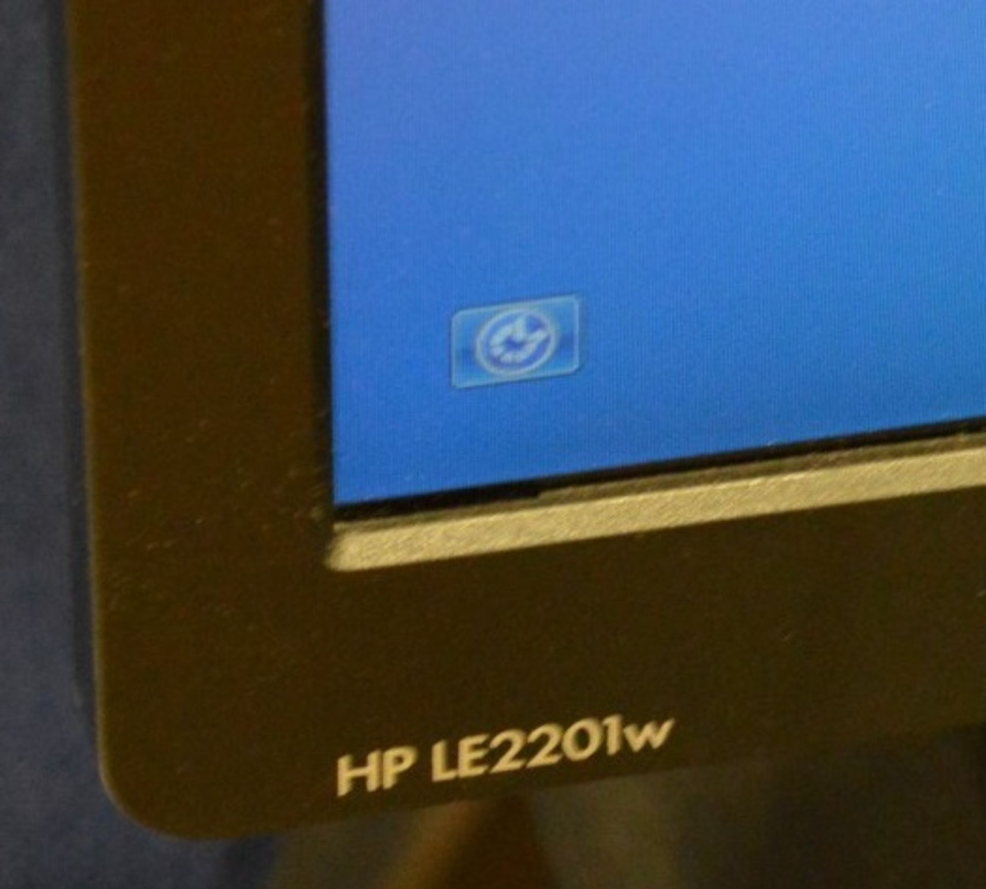 1 x HP 22 Inch Widescreen LCD Monitor With Leads, Monitor Stand, Keyboard and Mouse - Model - Image 2 of 2