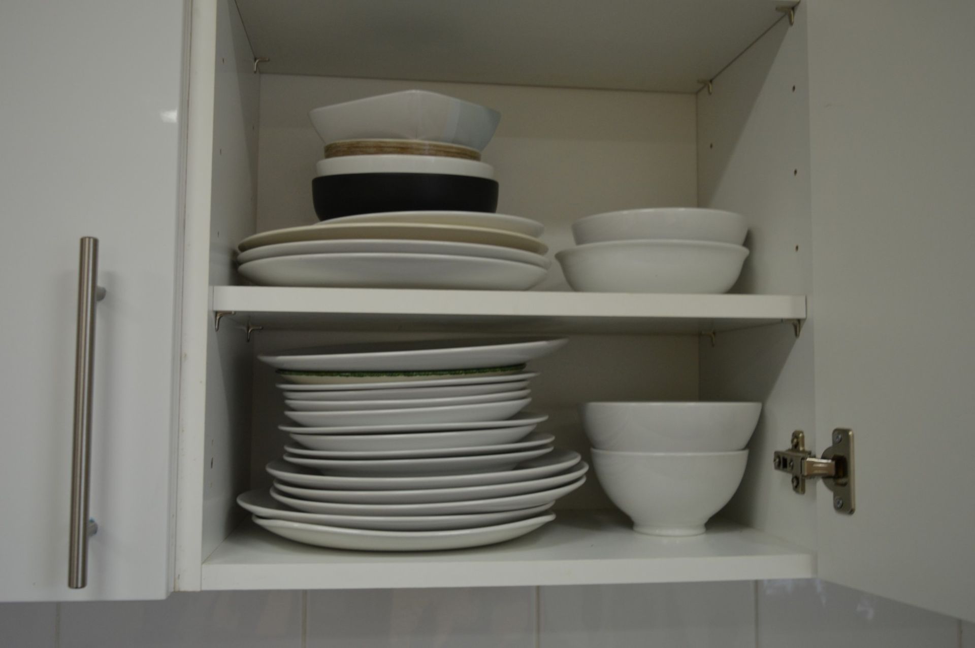 1 x Collection of Various Kitchen Accessories Including Plates, Cups, Cutlery, Chefs Knives and More - Image 4 of 4