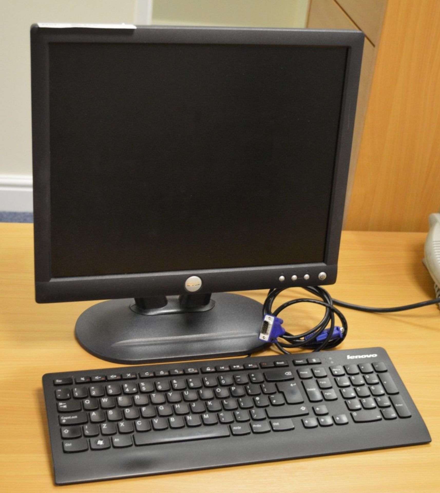 1 x Dell 17 Inch Flatscreen Monitor With Leads, Keyboard and Mouse - CL300 - Ref S111 - Location: