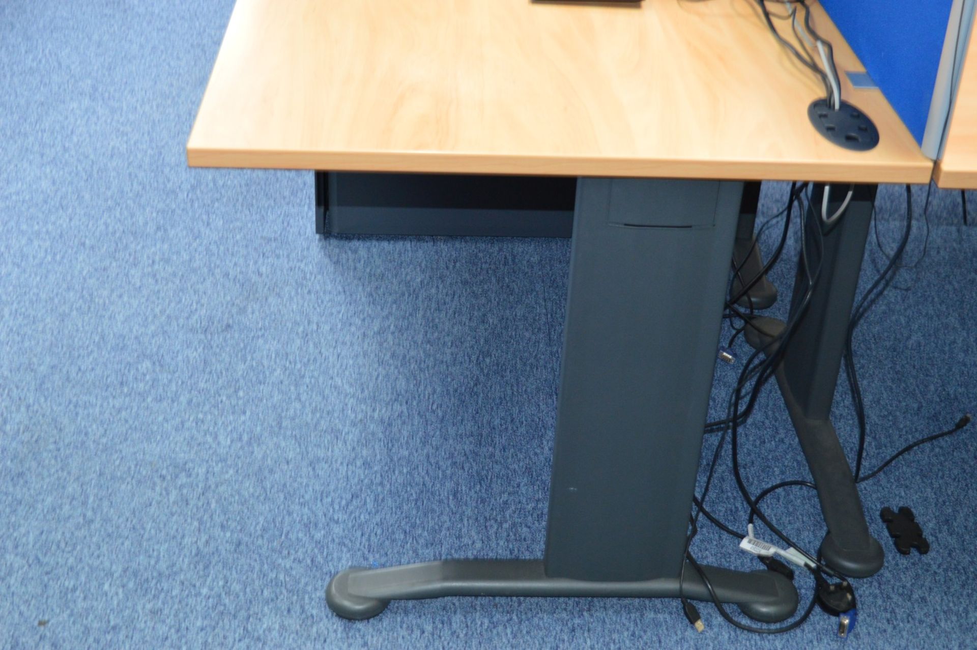 1 x Tripod Office Workstation Desk With Chairs - Suitable For 3 Users - Includes Three Premium - Image 7 of 11
