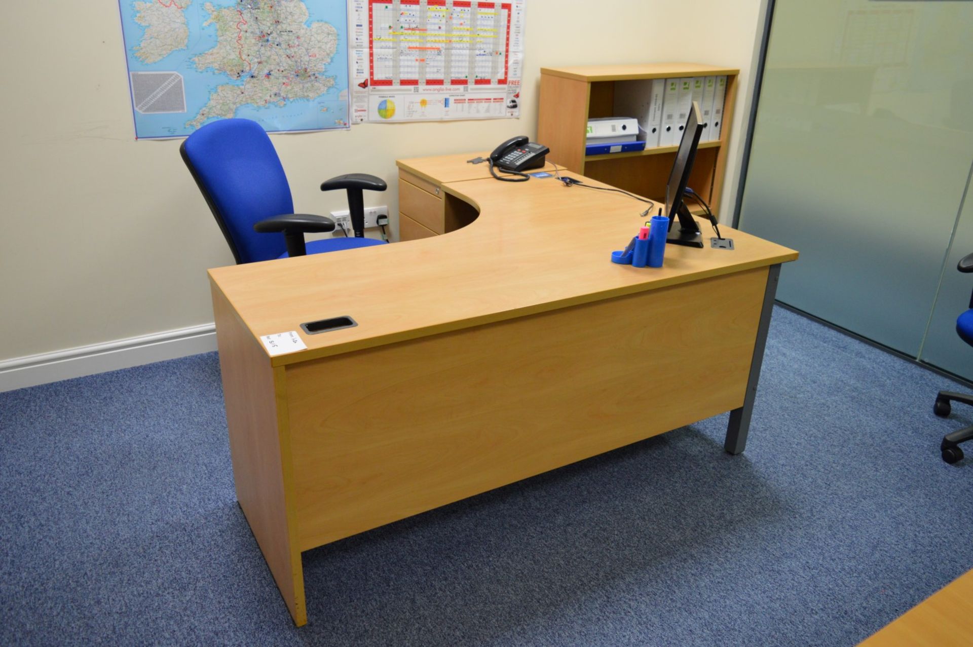 1 x Office Furniture Set Including Large Desk, Drawer Pedestal, Swivel Chair and Shelving Unit - - Image 2 of 10