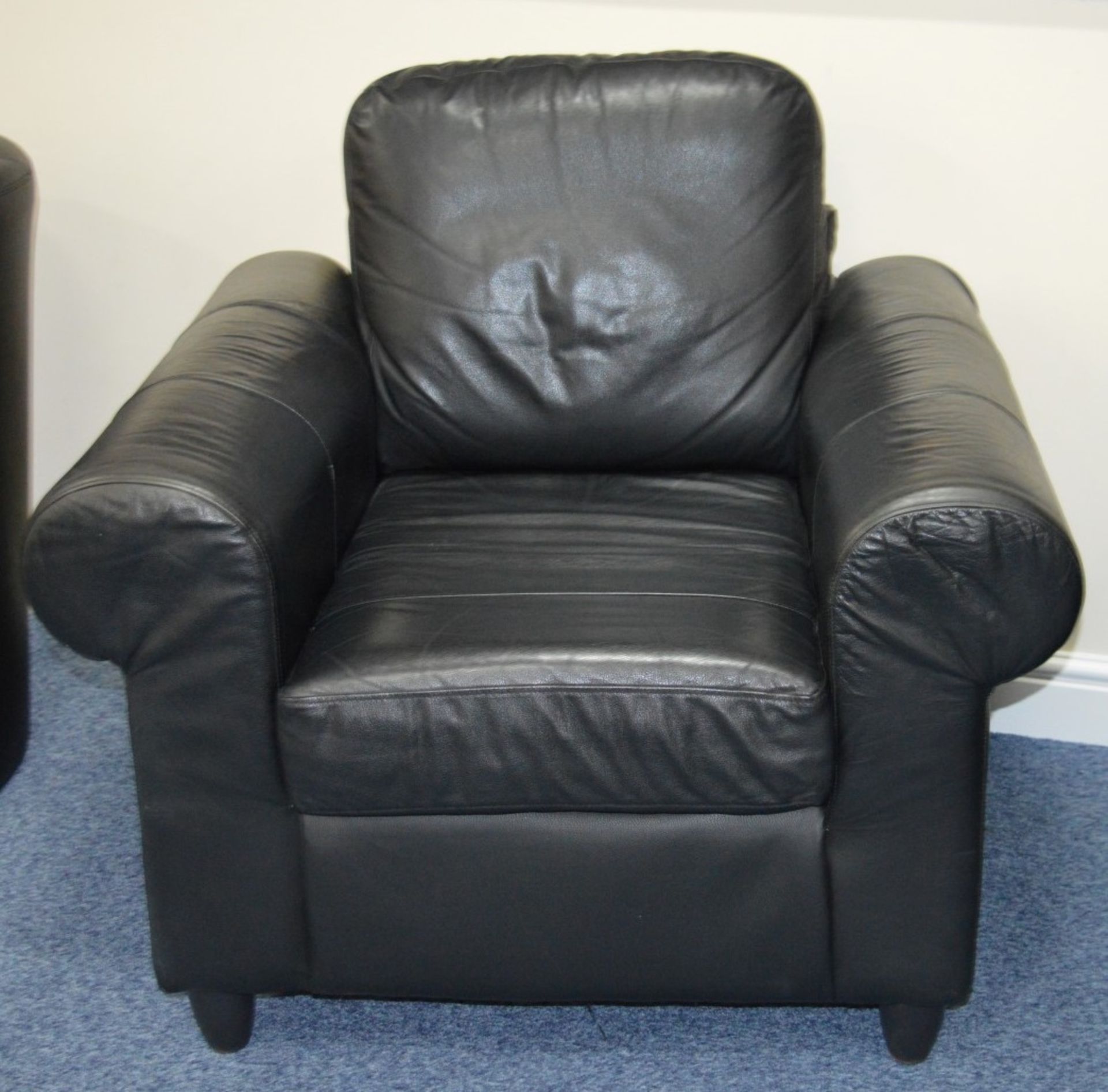 2 x Black Leather Armchairs - Contemporary Voluptuous Chairs in Black Leather - H85 x W94 x D86 - Image 2 of 5