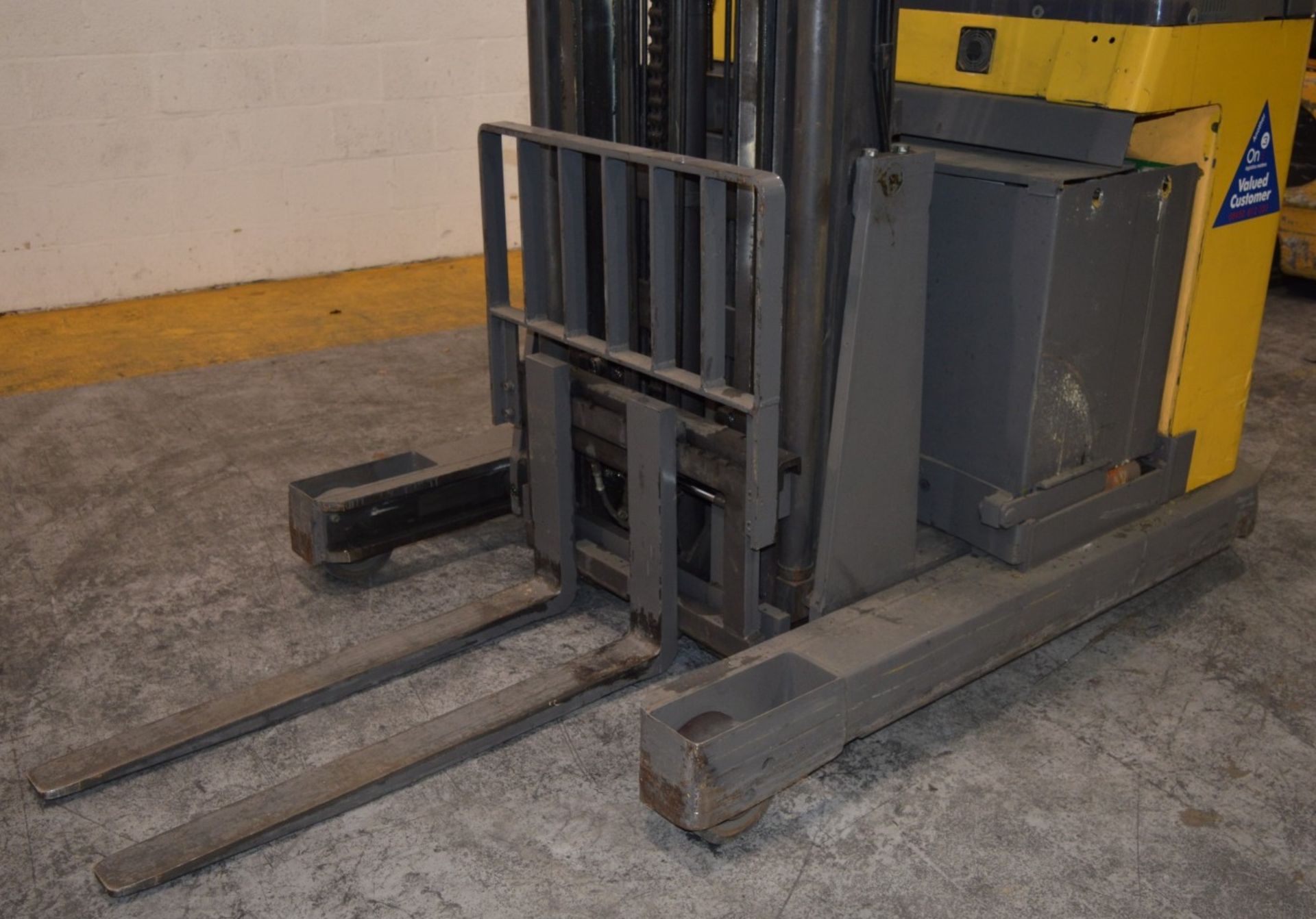 1 x Atlet Electric Forklift Reach Truck - 1997 - Model 200DTFVXM 660 UHS - Includes Operation Code - Image 5 of 12