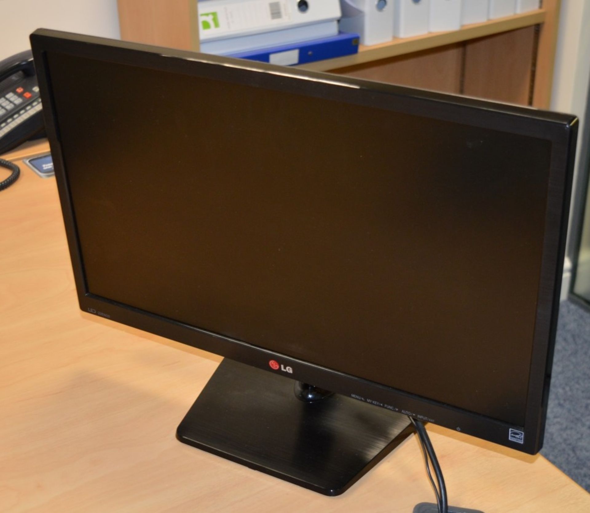 1 x LG Flatscreen LED Full HD 22 Inch Monitor With Cables - CL300 - Ref S116 - Location: Swindon,