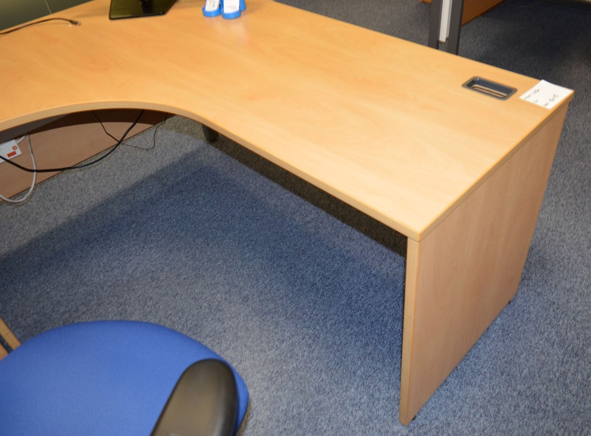 1 x Office Furniture Set Including Large Desk, Drawer Pedestal, Swivel Chair and Shelving Unit - - Image 8 of 10