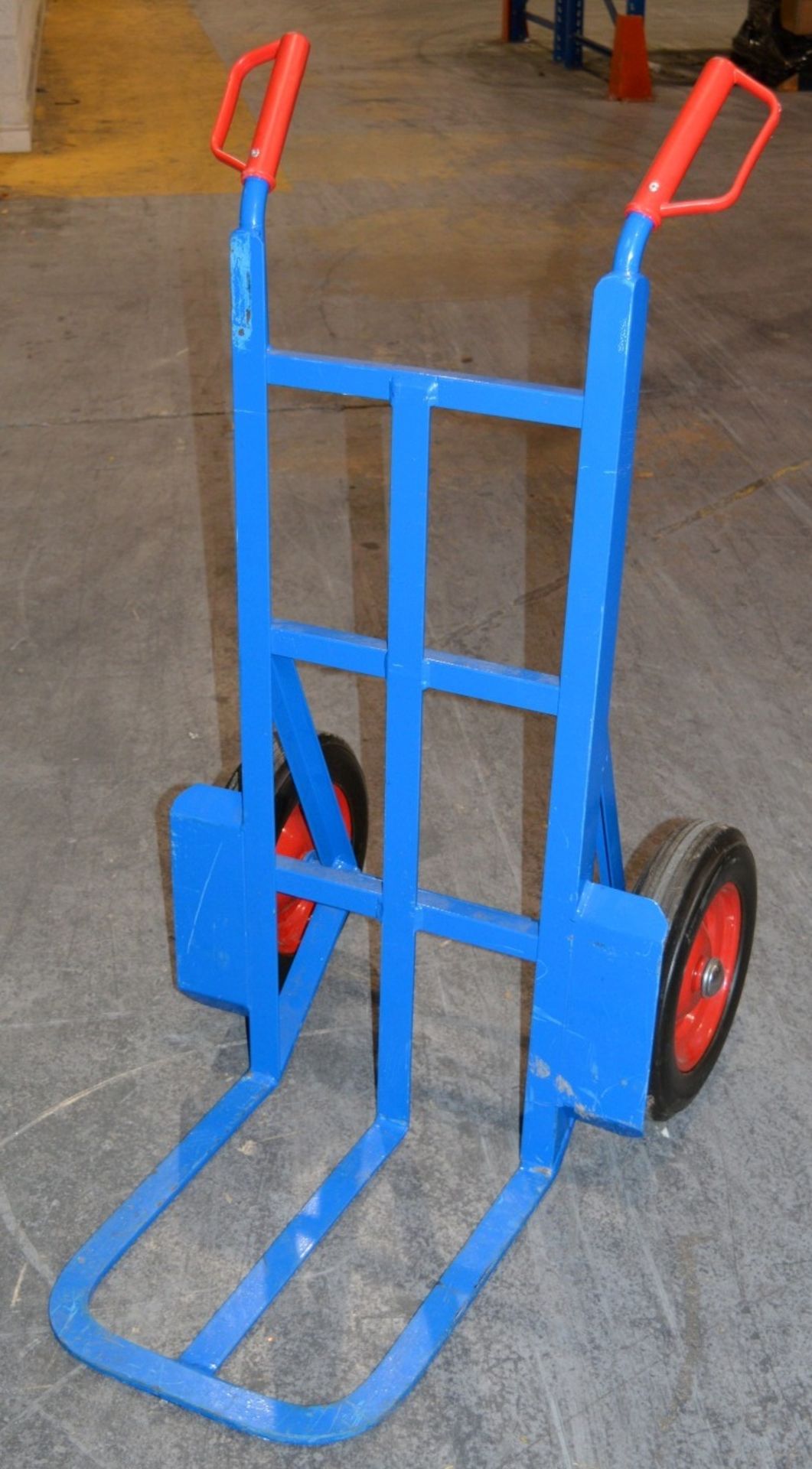 1 x Rough Terrain Sack Truck - Heavy Duty Sack Truck With One Piece Frame, Larger Wheels and a Max - Image 2 of 5