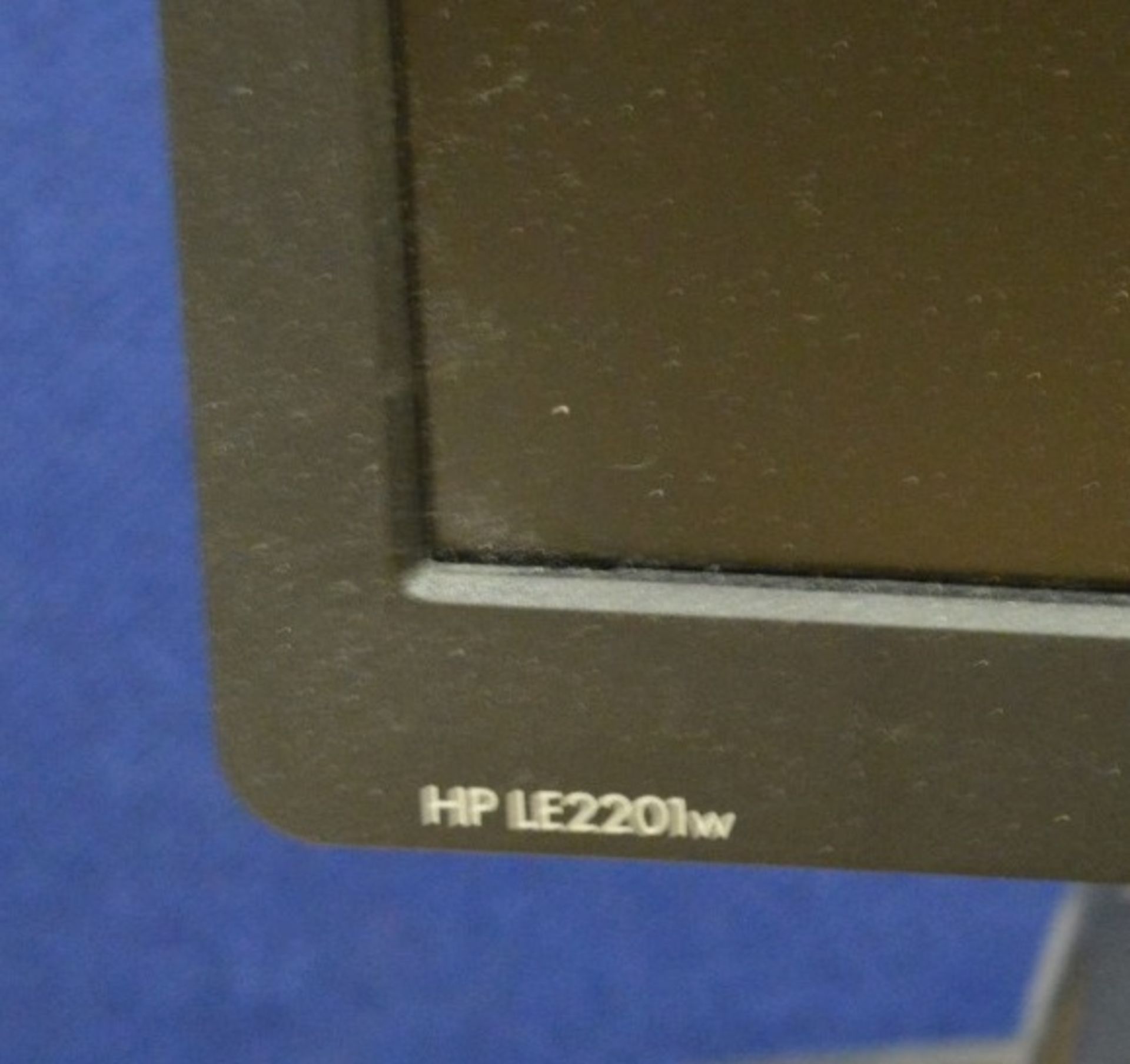 1 x HP 22 Inch Widescreen LCD Monitor With Leads, Monitor Stand, Keyboard and Mouse - Model - Image 2 of 2