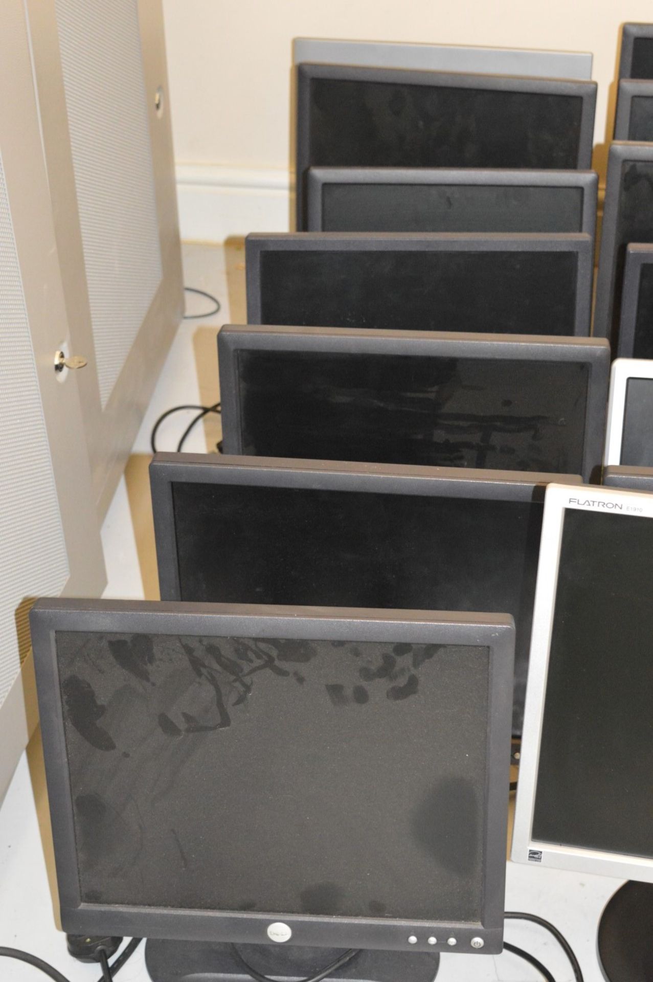 14 x Various 15 and 17 Inch Flatscreen Computer Monitors - Without Cables - CL300 - Ref ITR - - Image 3 of 3