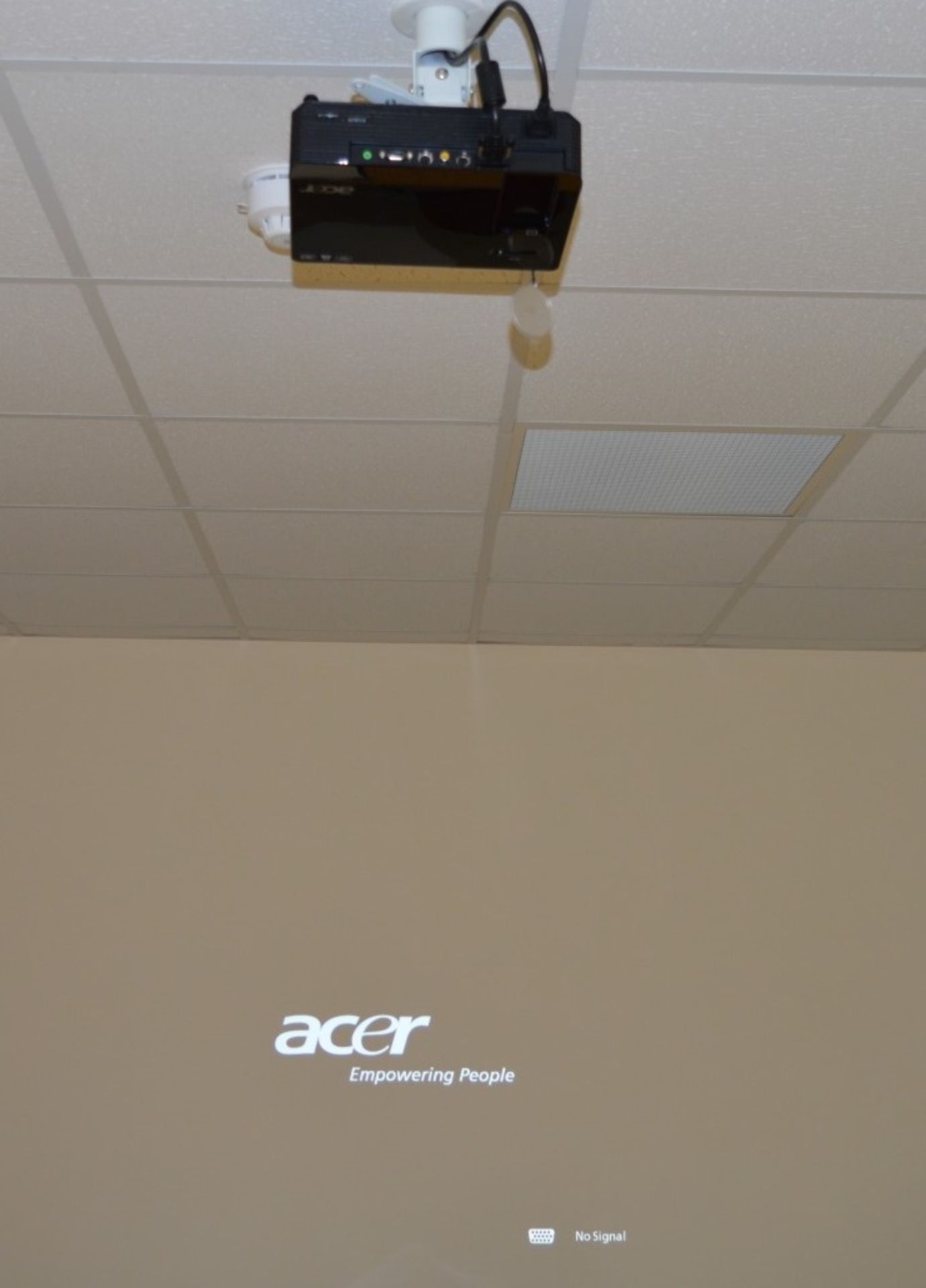 1 x Acer X1261 DLP Projector With Ceiling Bracket and Remote Control - CL300 - Ref S110 - - Image 4 of 10