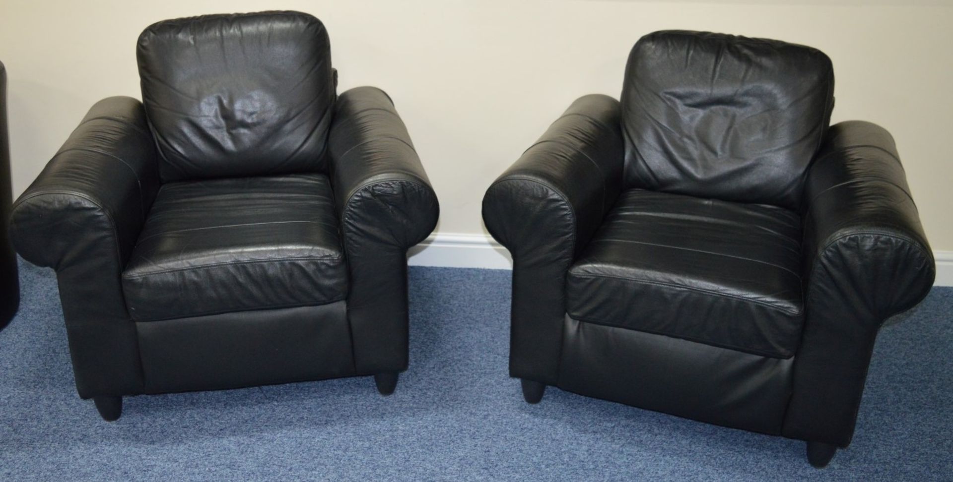2 x Black Leather Armchairs - Contemporary Voluptuous Chairs in Black Leather - H85 x W94 x D86 - Image 5 of 5