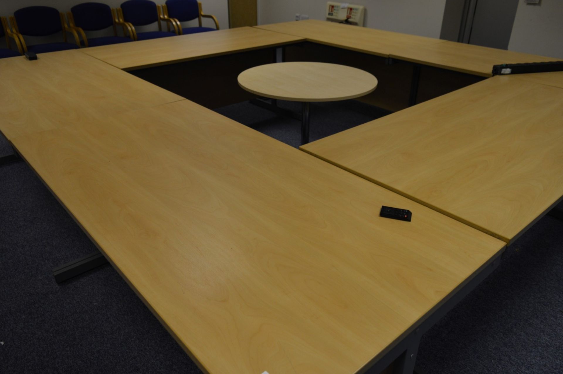 6 x Large Office Desks Plus Small Circular Meeting Table - H73 x W160 x D80 cms - Premium Quality - Image 5 of 5