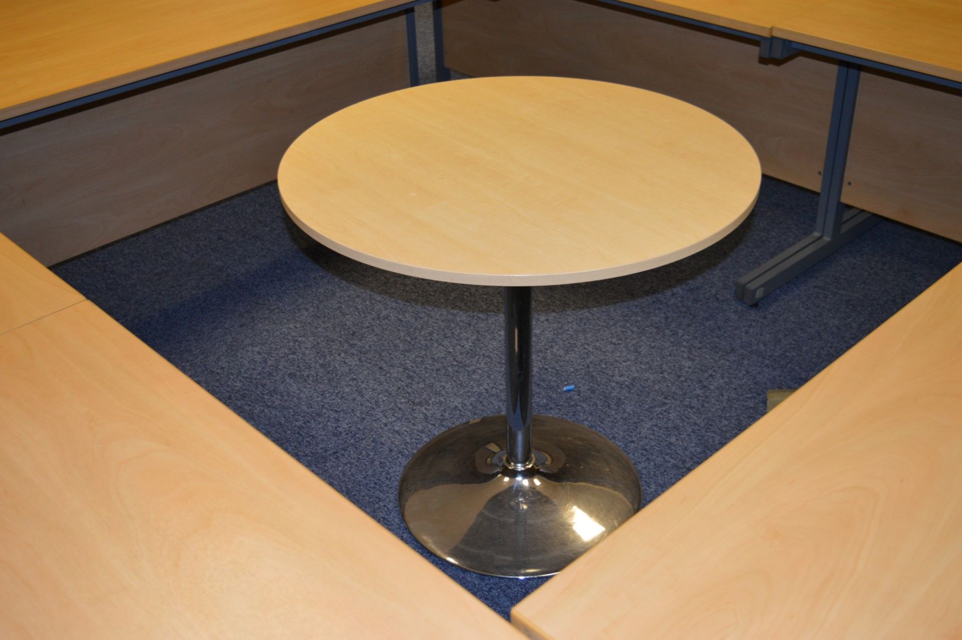 6 x Large Office Desks Plus Small Circular Meeting Table - H73 x W160 x D80 cms - Premium Quality - Image 4 of 5