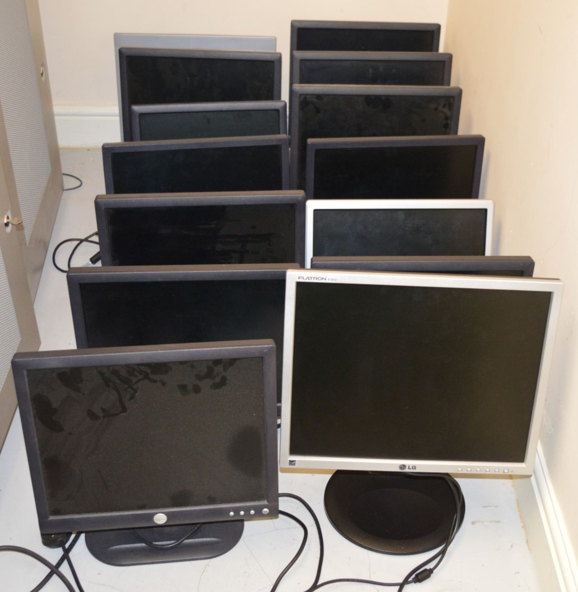 14 x Various 15 and 17 Inch Flatscreen Computer Monitors - Without Cables - CL300 - Ref ITR -