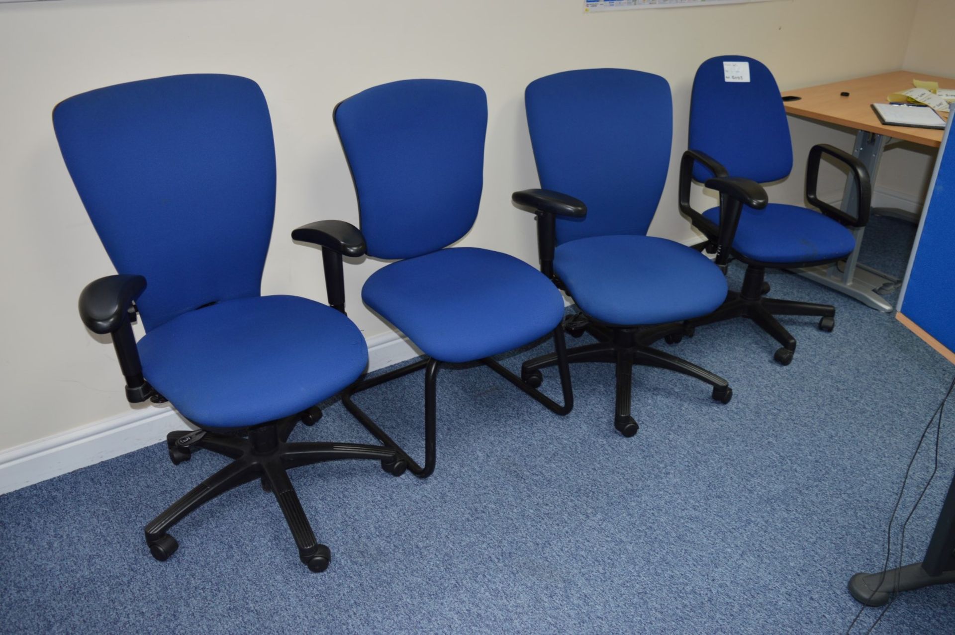 4 x Various Office Chairs - Includes Reception and Swivel Chairs - CL300 - Ref S083 - Location: