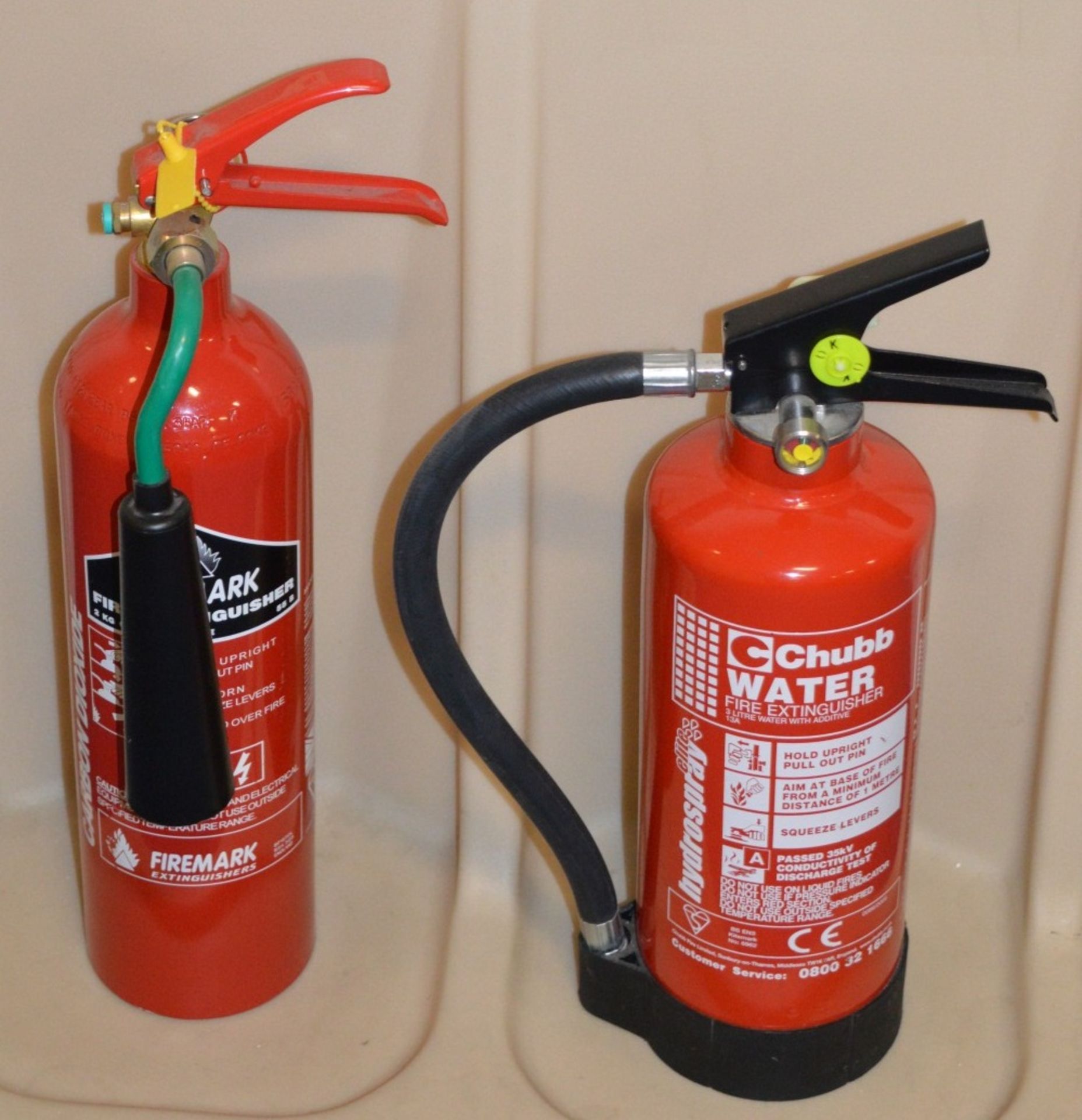 1 x Fire Extinguisher Point With Water and Carbon Dioxide Extinguishers - Seals Intact - CL300 - Ref - Image 2 of 2