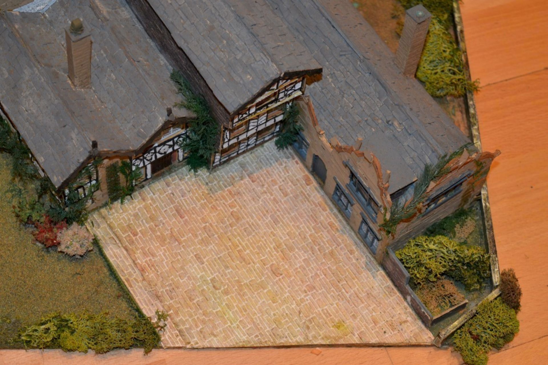 1 x Vintage 00 Gauge Train Model Railway Diorama Building - Depicting Stunning Country House Set - Image 7 of 31