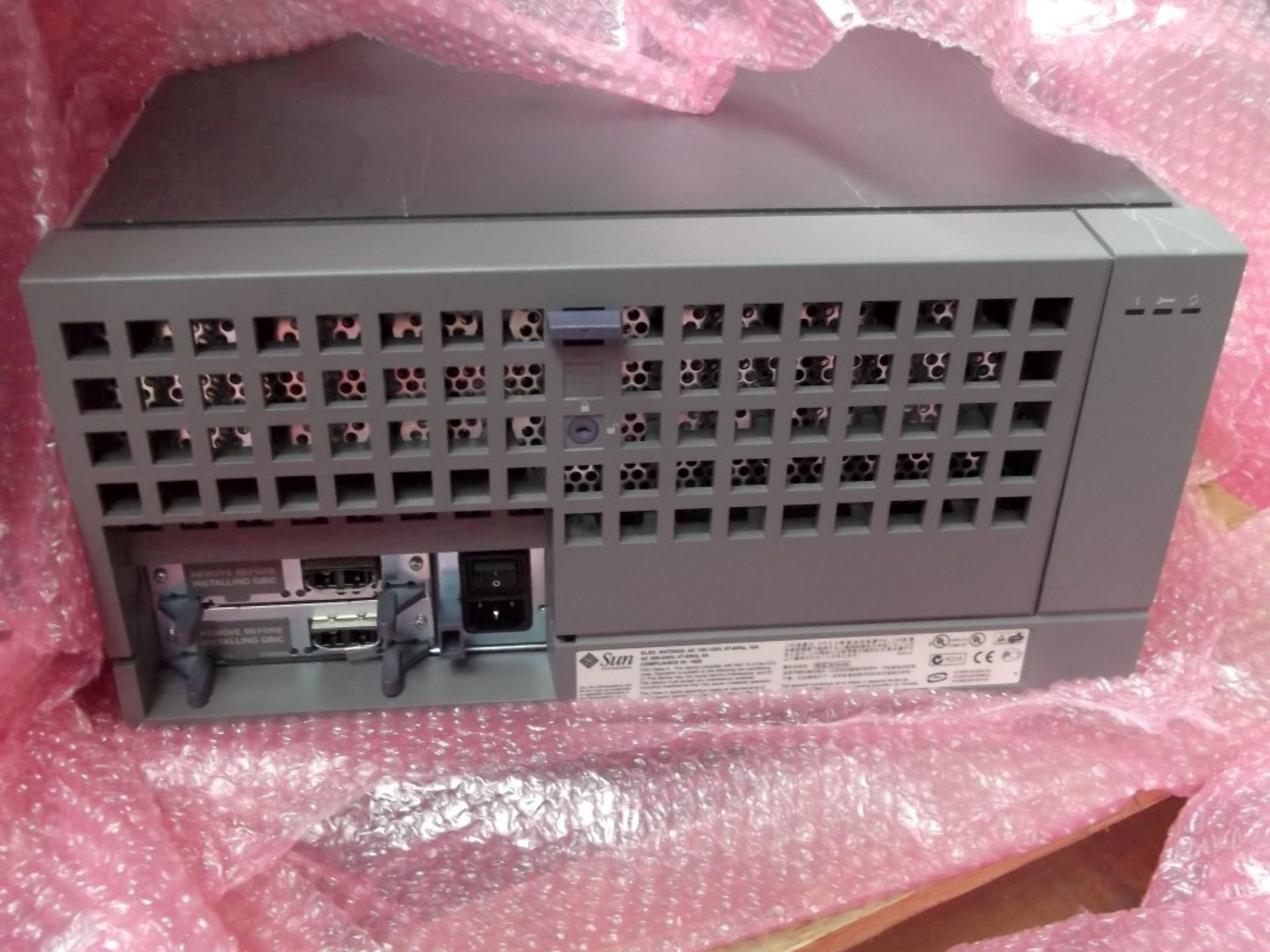 1 x Sun StorEdge A5200 Rackmount Array Mass-storage Subsystem - Recently Removed From A Working - Image 3 of 3