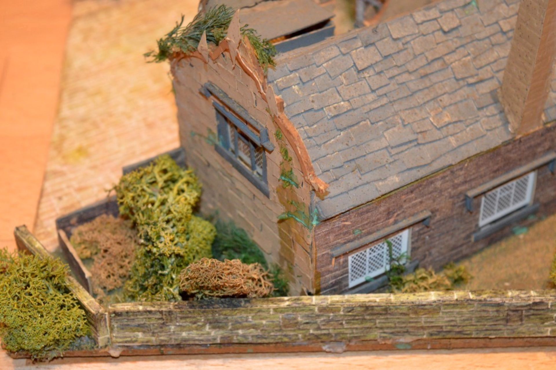 1 x Vintage 00 Gauge Train Model Railway Diorama Building - Depicting Stunning Country House Set - Image 25 of 31